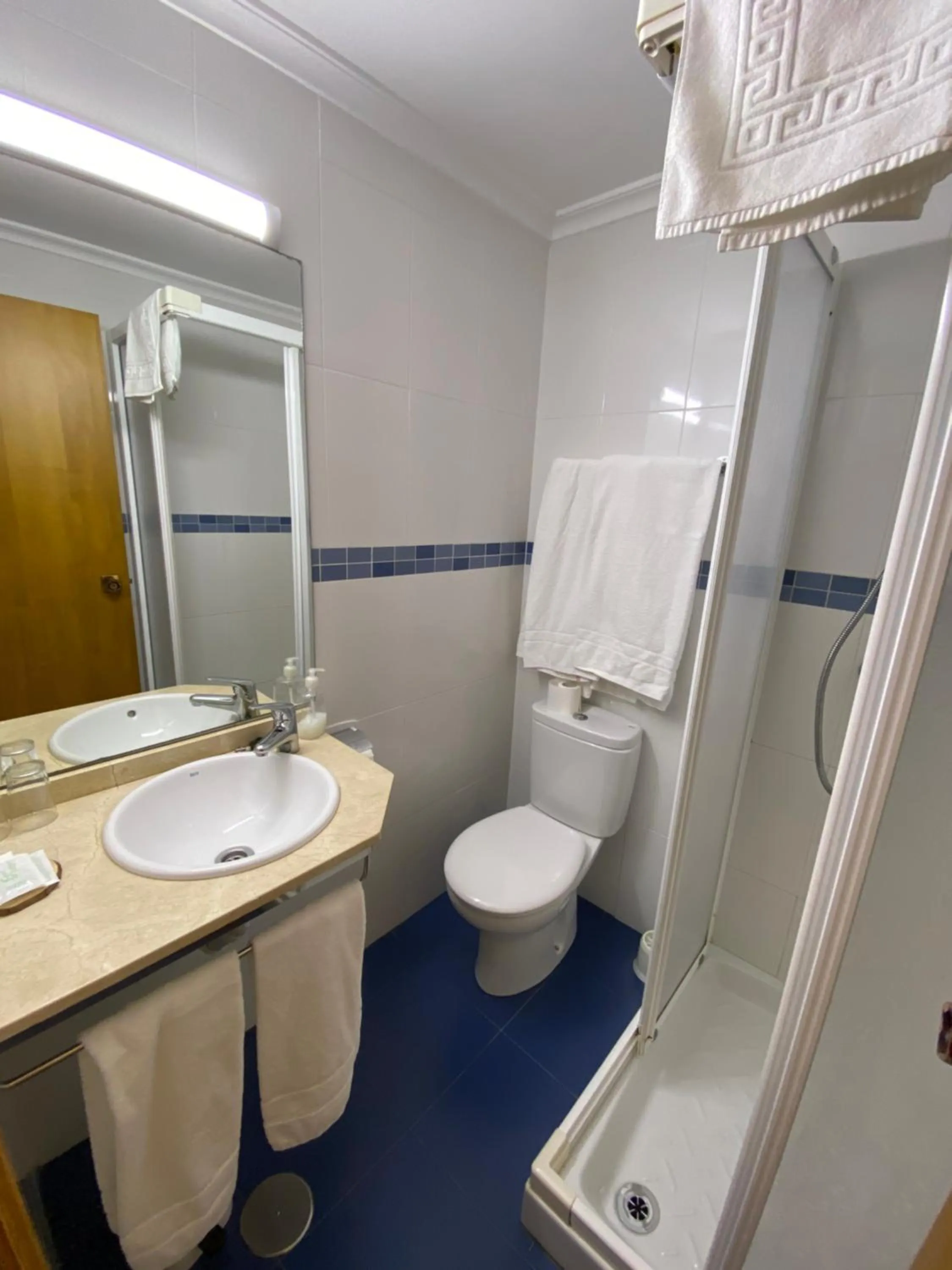 Shower in Pensión Venus