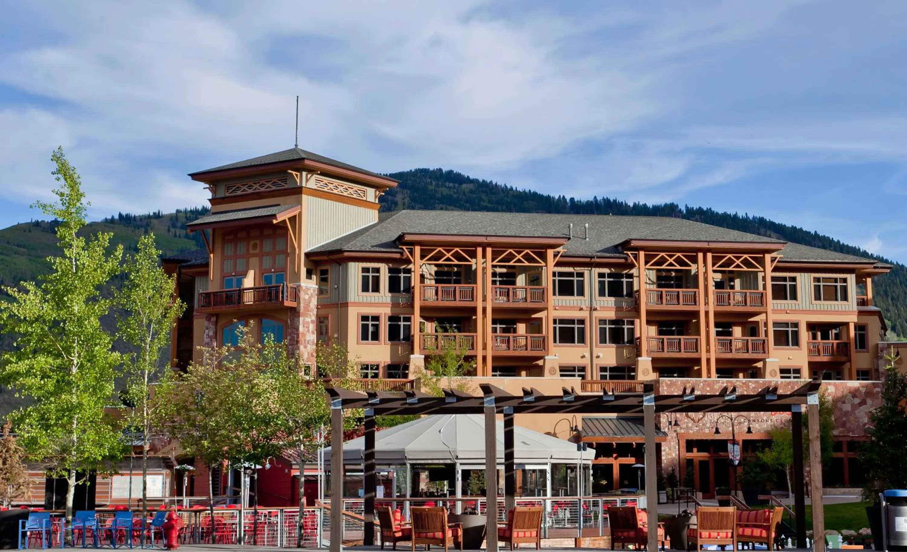 Facade/entrance in Sundial Lodge by All Seasons Resort Lodging