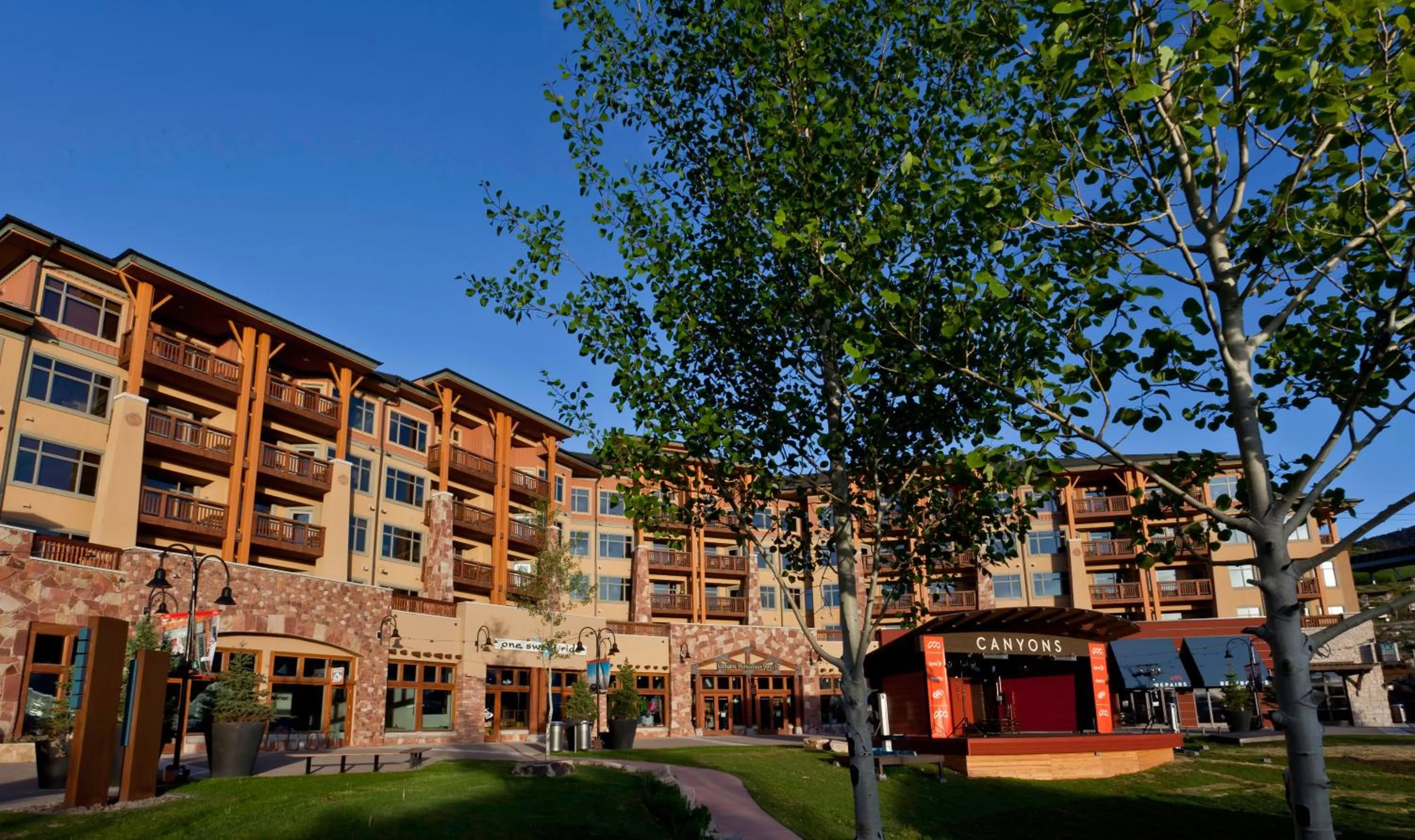 Facade/entrance in Sundial Lodge by All Seasons Resort Lodging