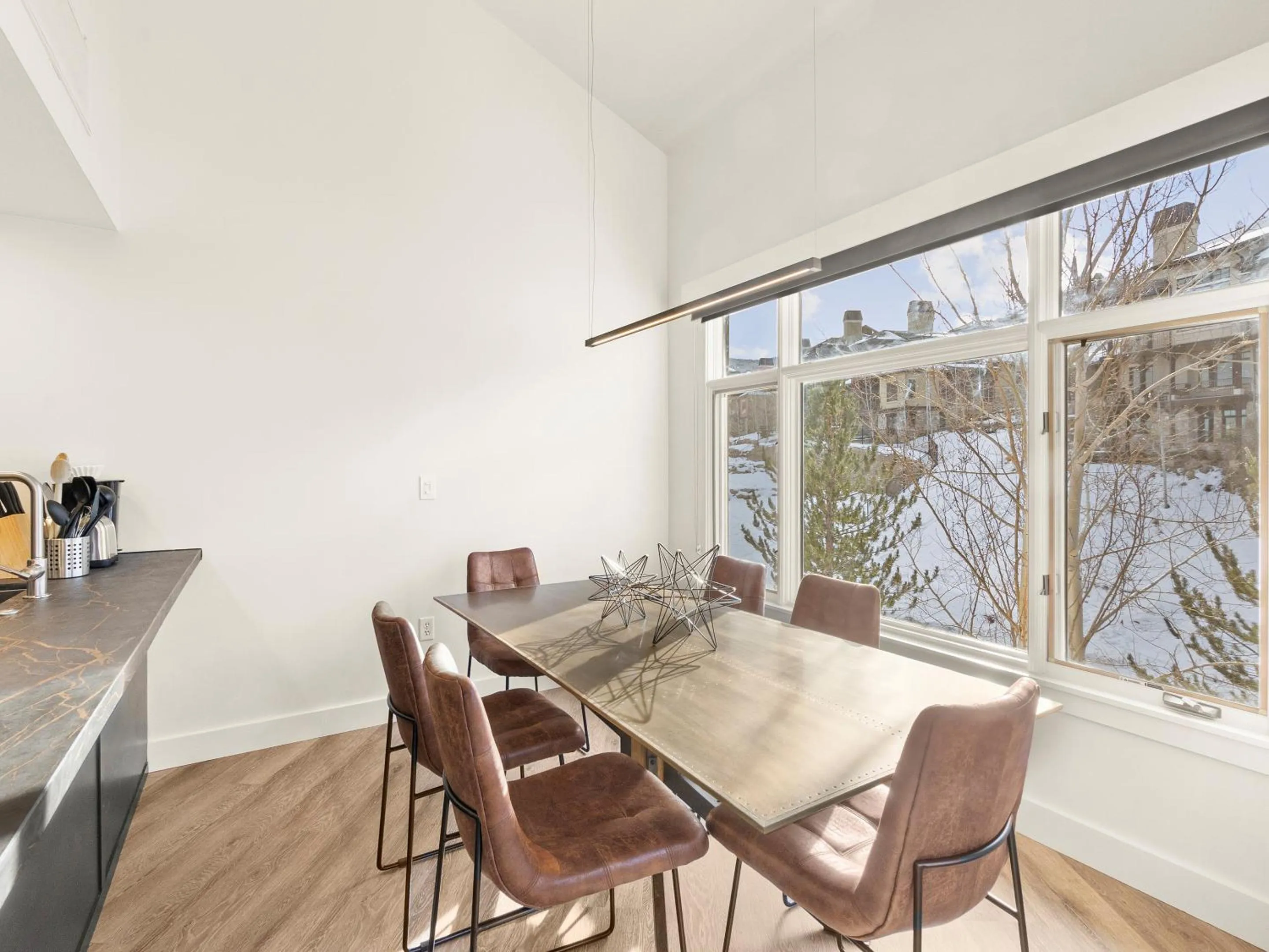 Dining area in Sundial Lodge by All Seasons Resort Lodging