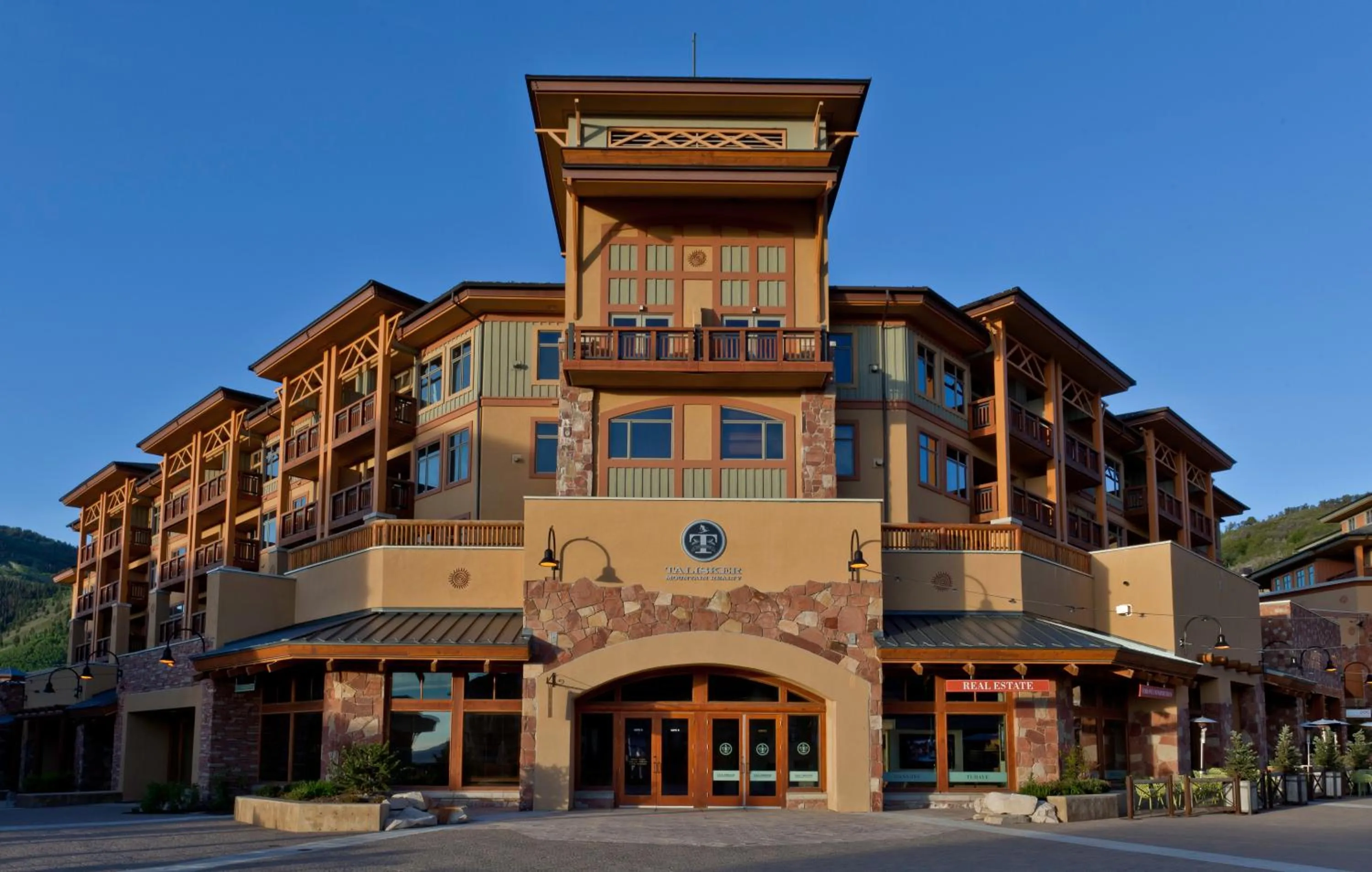 Facade/entrance in Sundial Lodge by All Seasons Resort Lodging