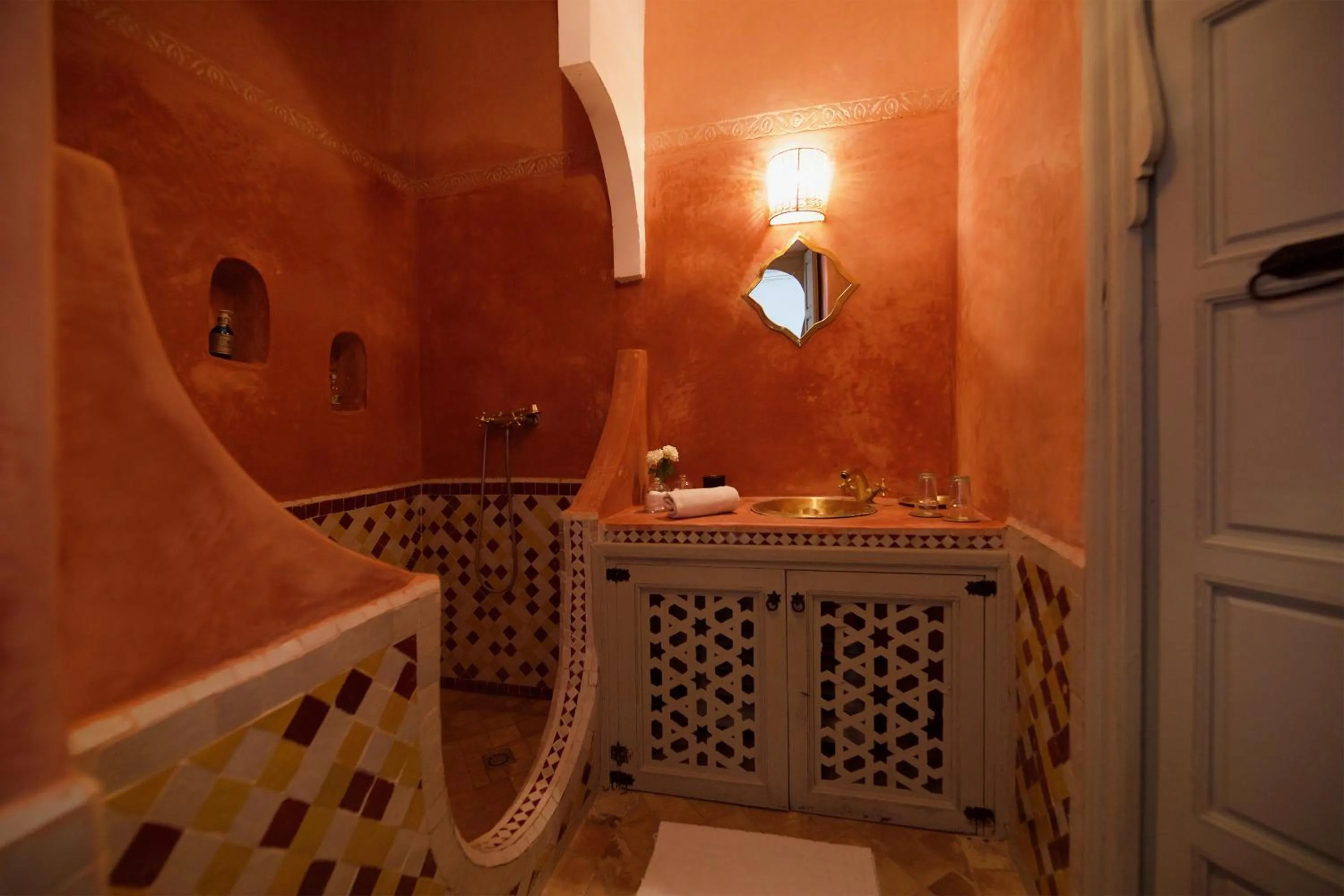 Bathroom in Riad Oriental Glory & Spa
