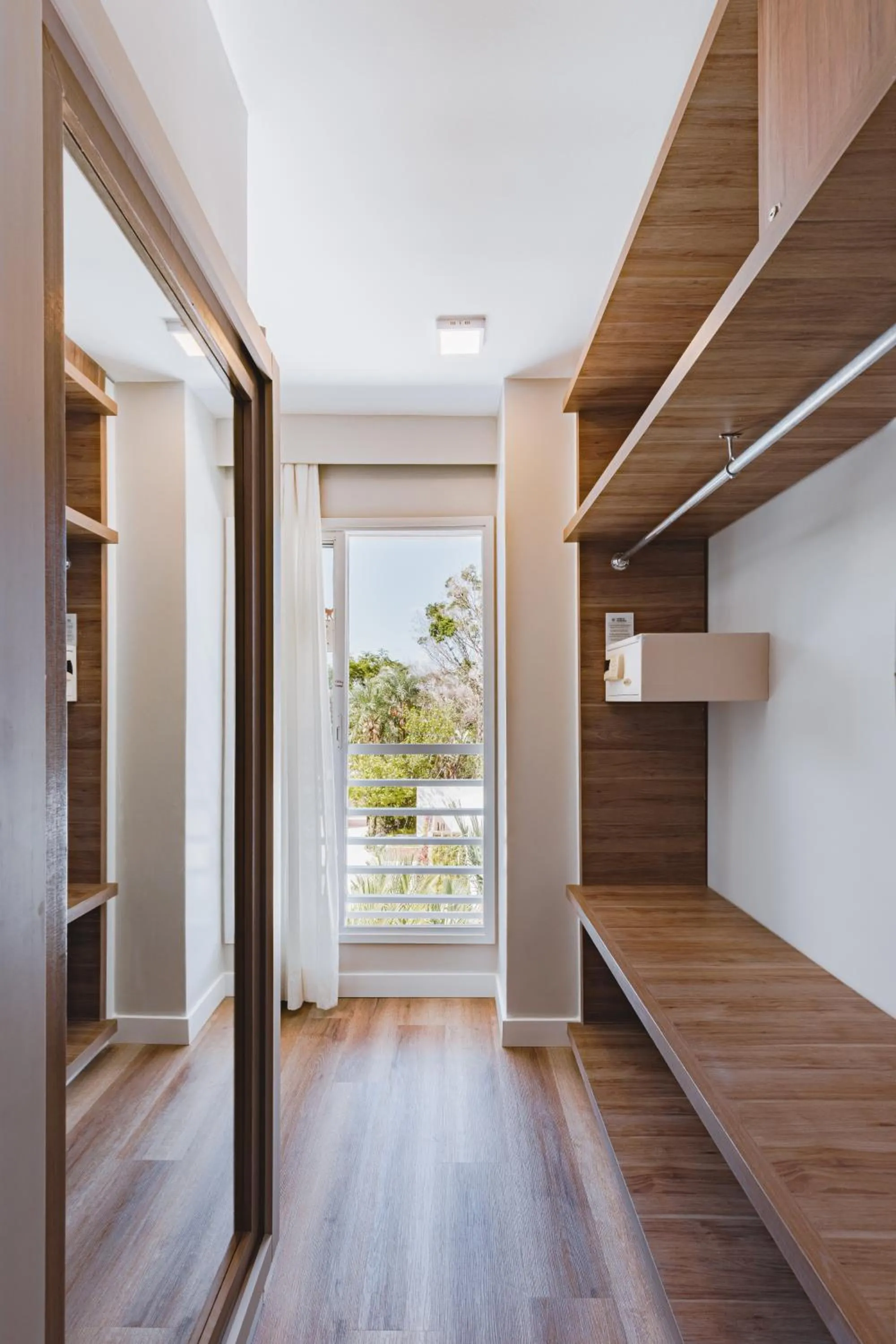 wardrobe in Rio Quente Resorts Refúgio Grand Premium - Antigo Hotel Turismo