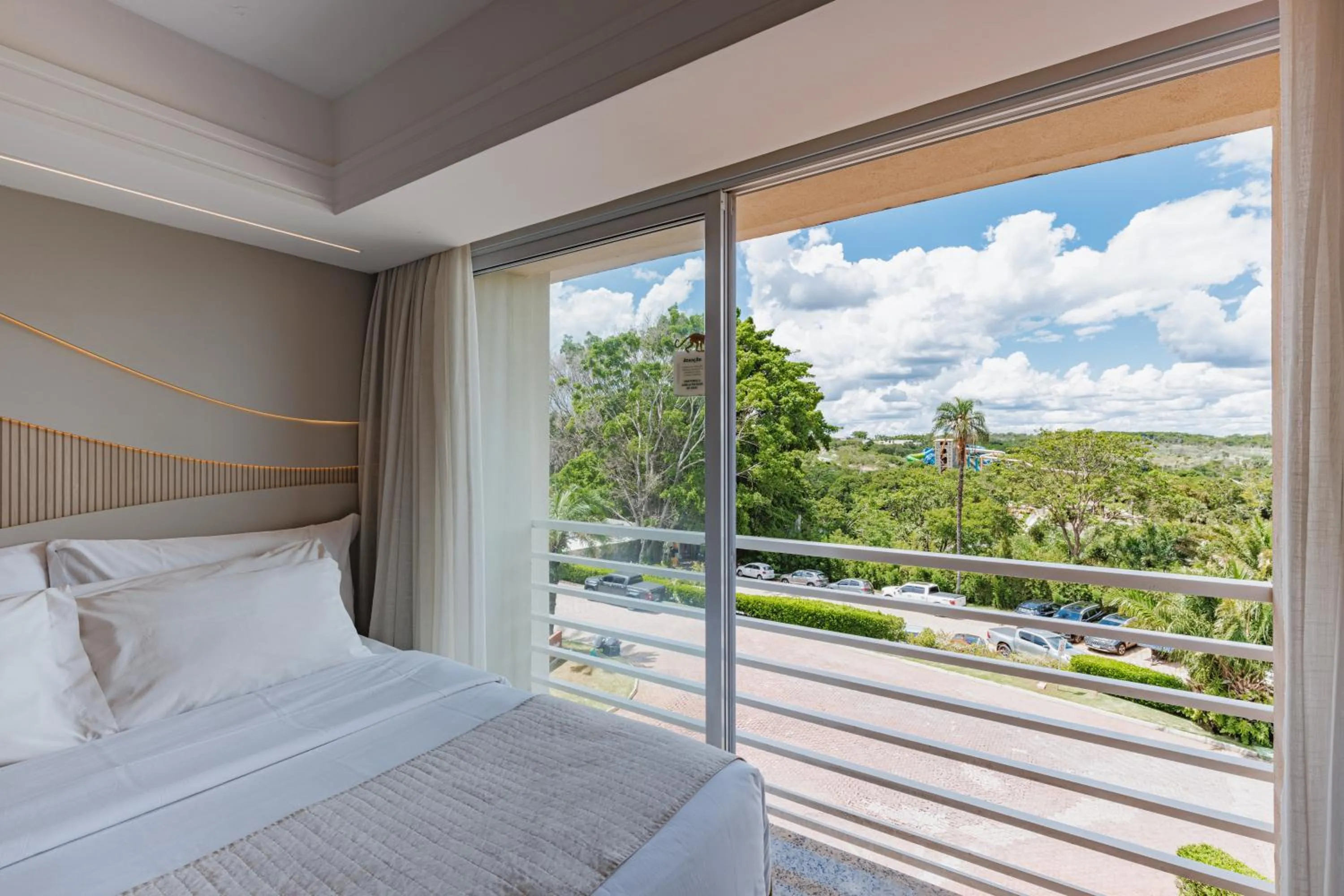 Natural landscape, Bed in Rio Quente Resorts Refúgio Grand Premium - Antigo Hotel Turismo