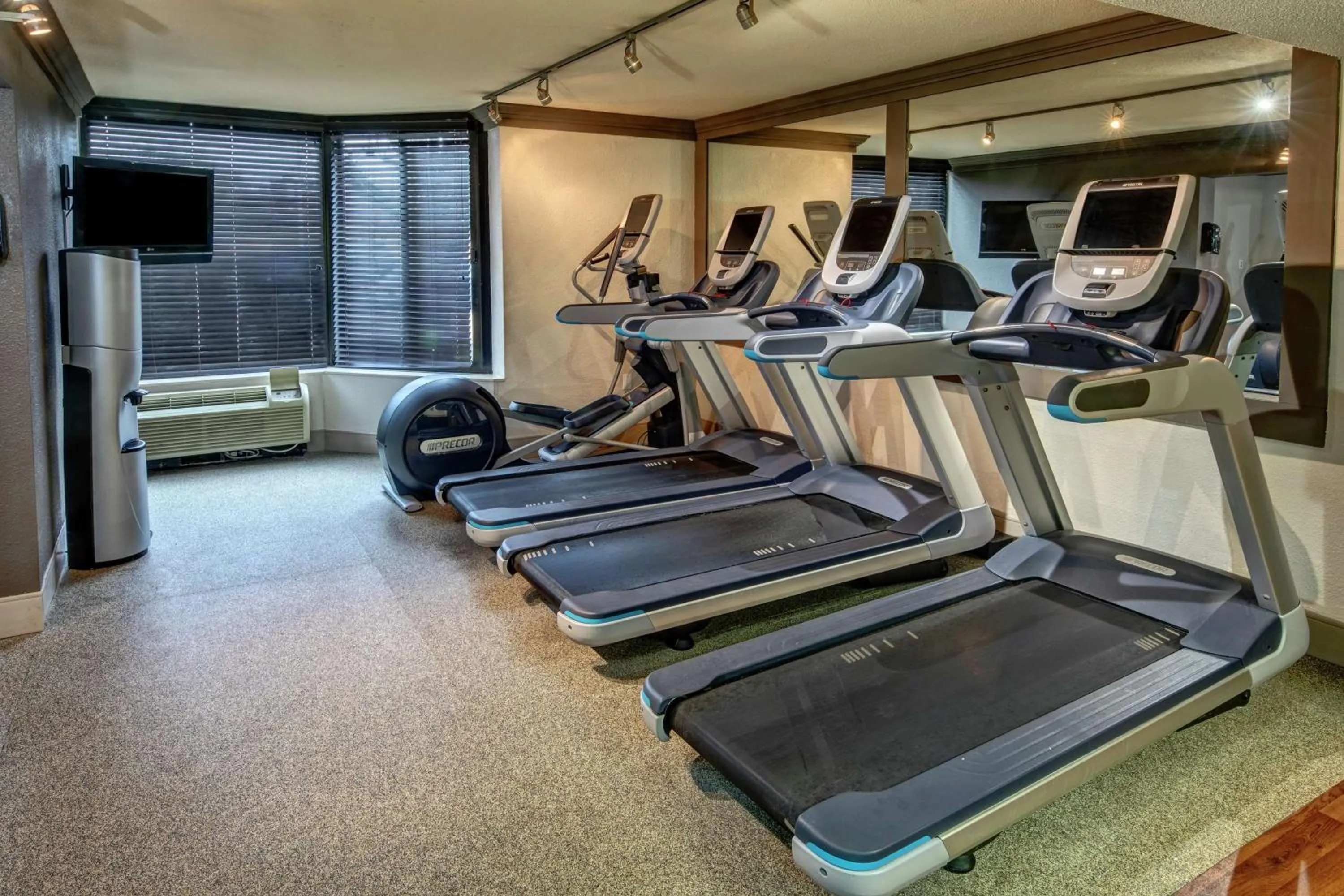 Fitness centre/facilities in DoubleTree by Hilton Jackson