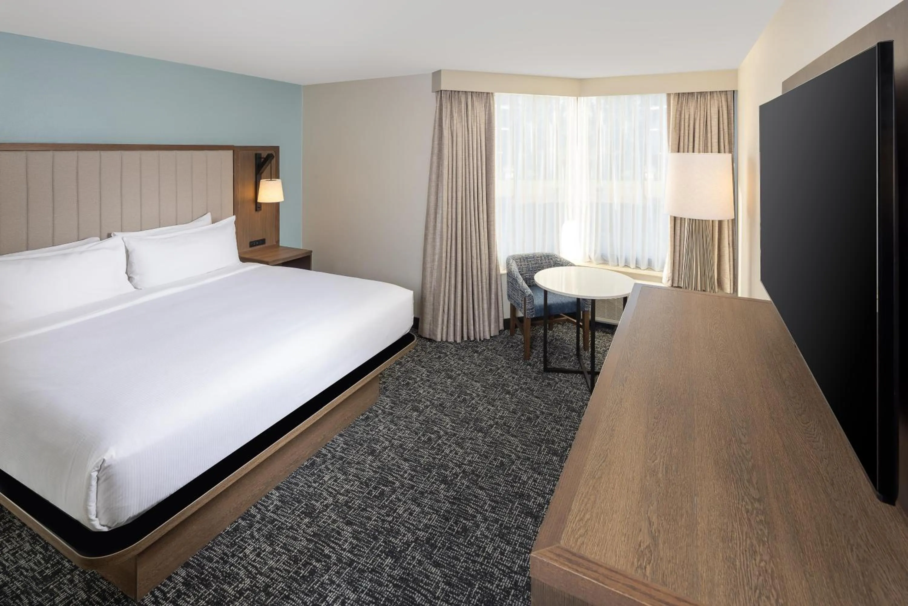 Bed in DoubleTree by Hilton Jackson