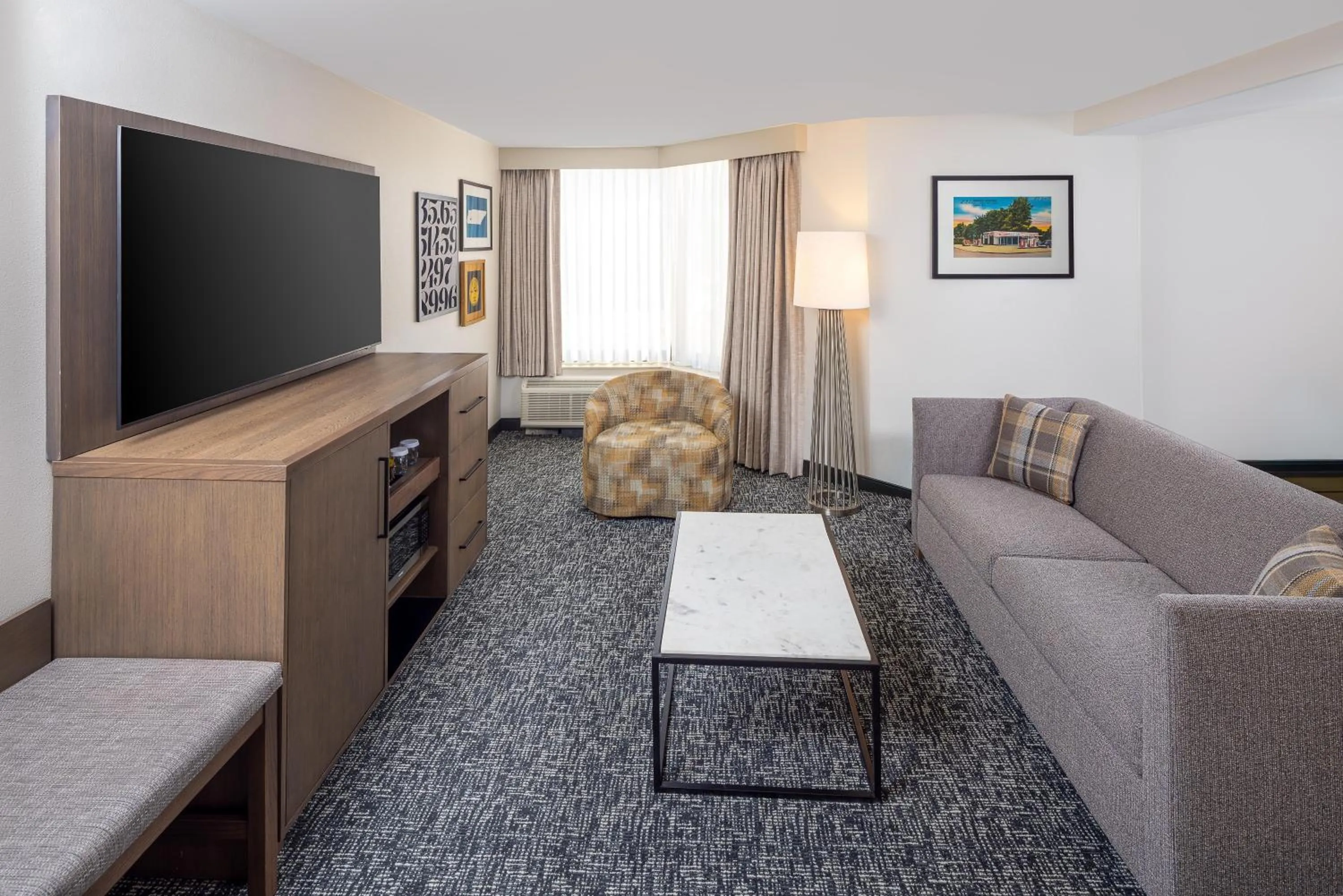 Living room in DoubleTree by Hilton Jackson