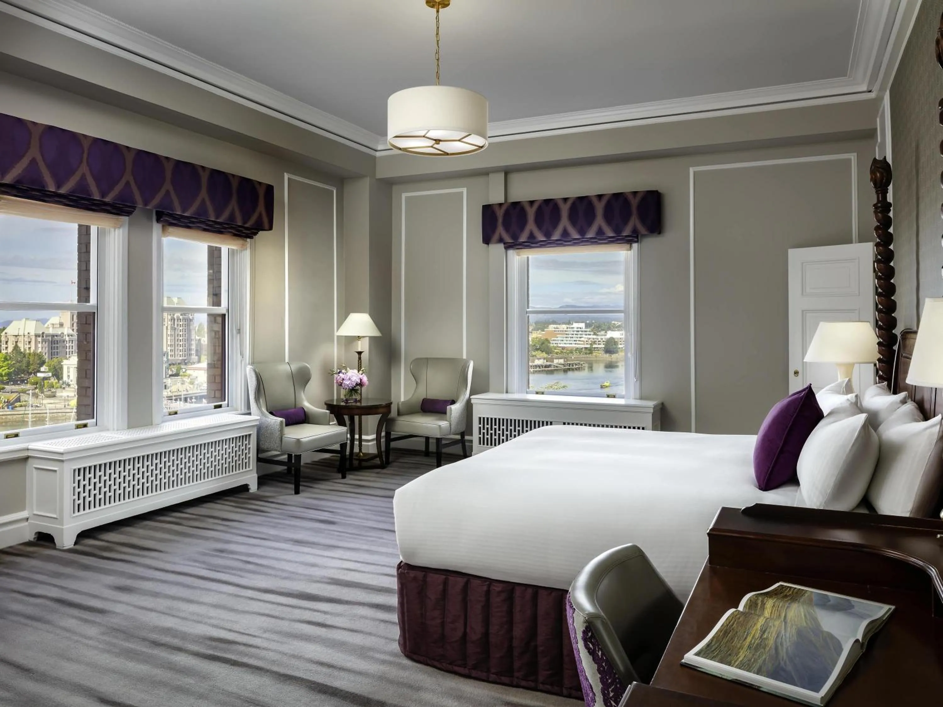 Bedroom, Bed in Fairmont Empress Hotel
