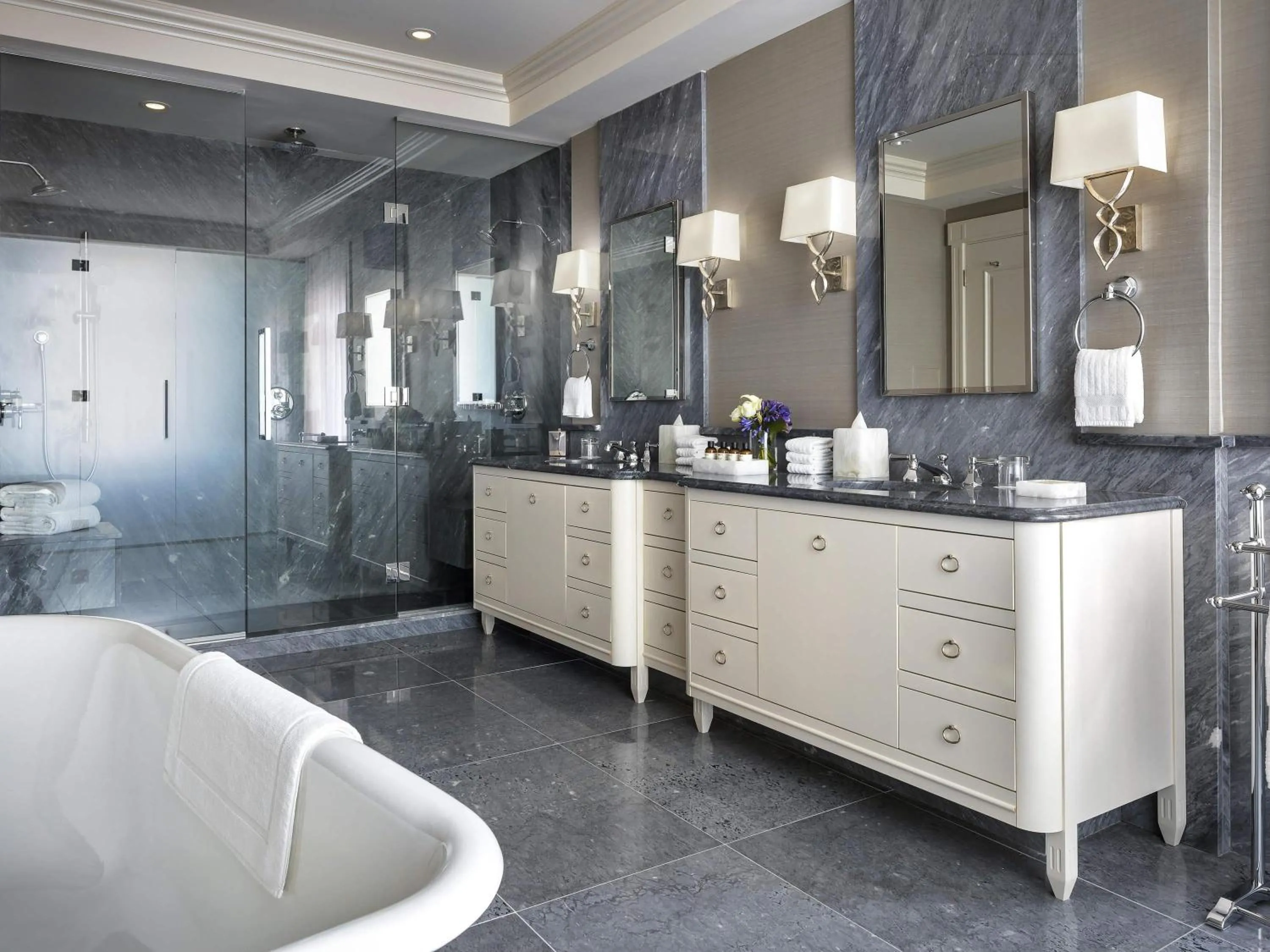 Bedroom in Fairmont Empress Hotel