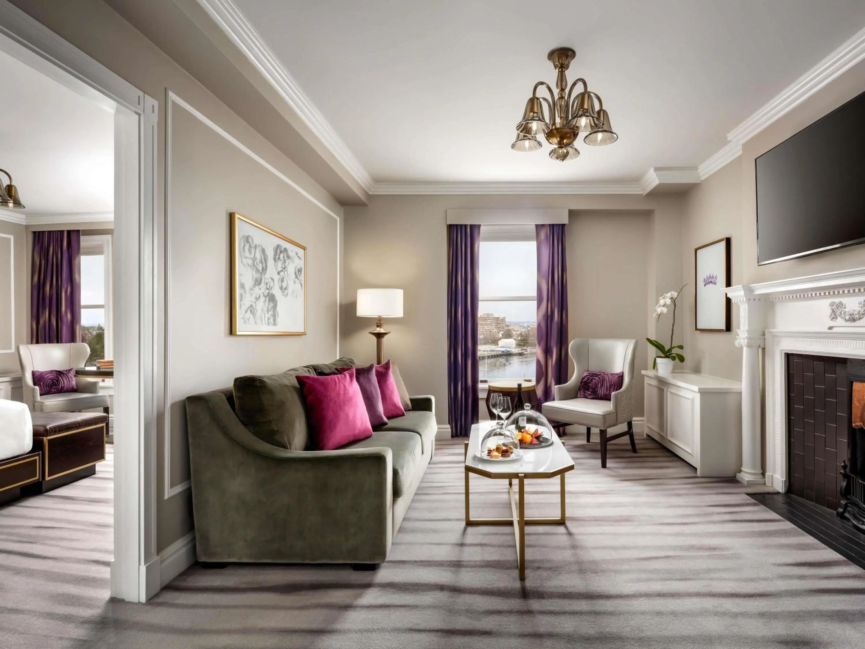 Bedroom in Fairmont Empress Hotel