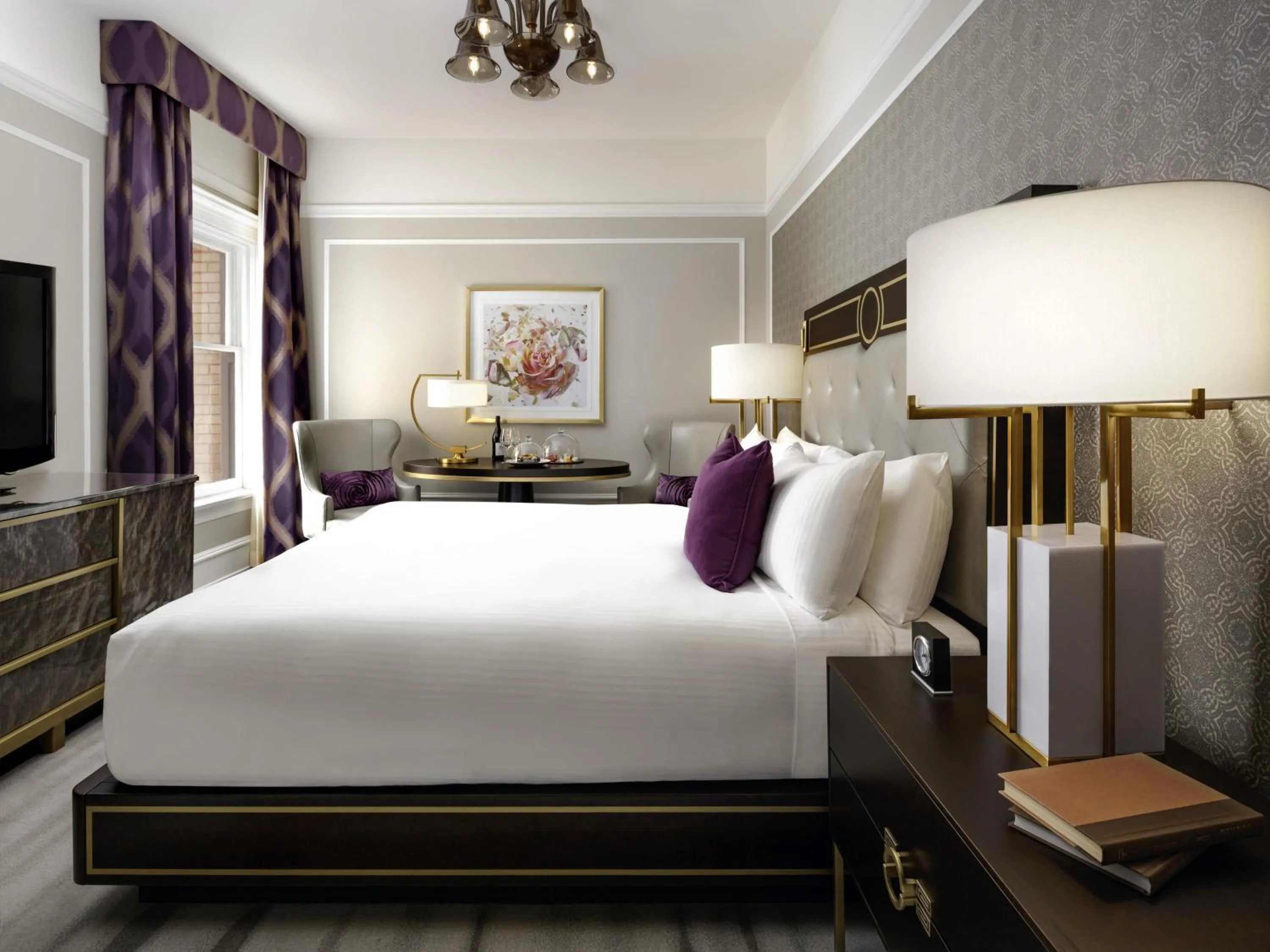 Bedroom, Bed in Fairmont Empress Hotel