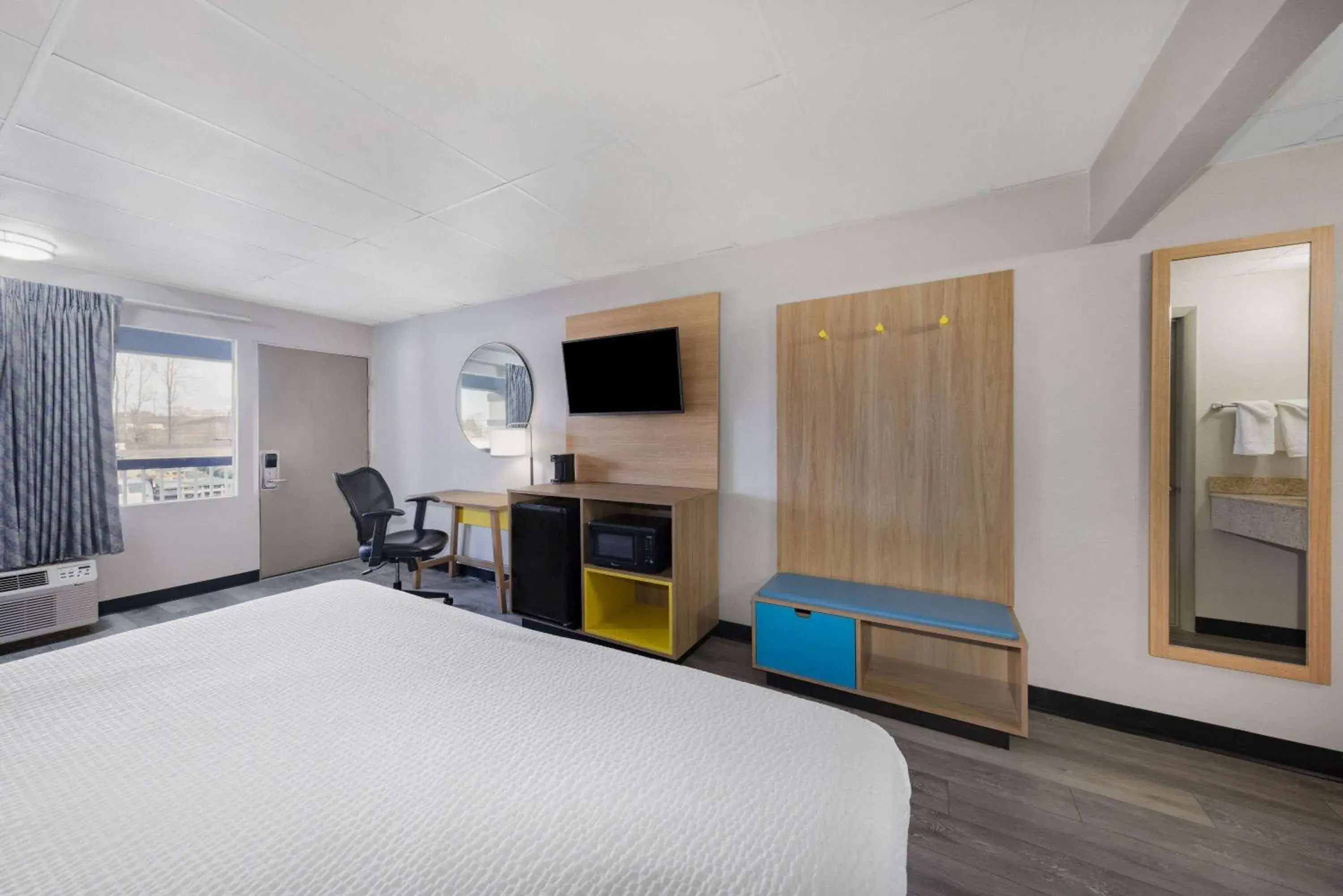 King Room- Non-Smoking in Days Inn by Wyndham Fredericksburg North King Room- Non-Smoking in Days Inn by Wyndham Fredericksburg North