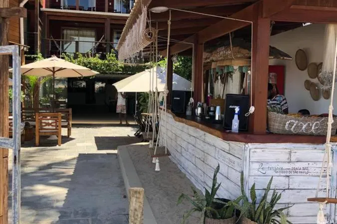 Restaurant/places to eat in Le Terrace