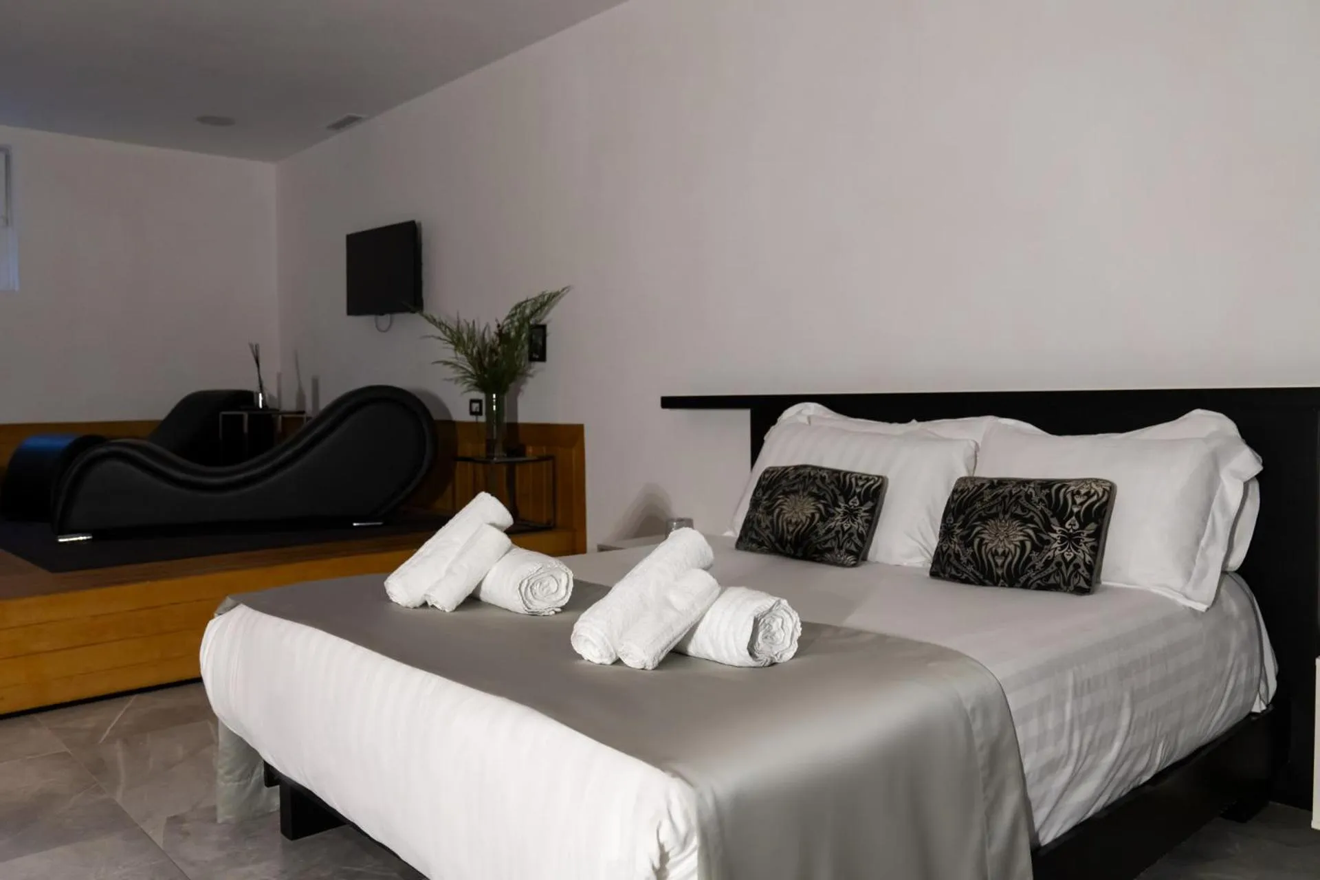 Bed in Secret Garden Resort & Spa