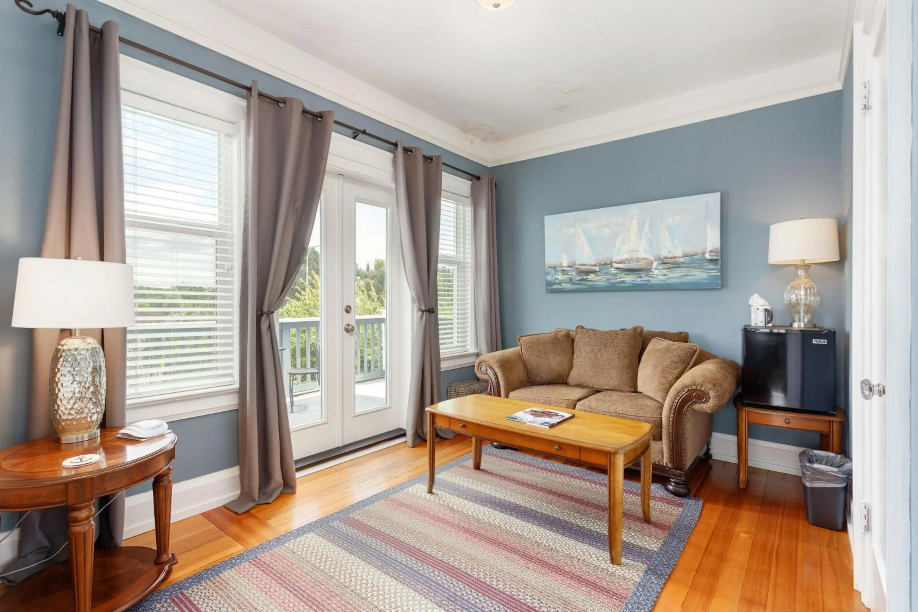 Nantucket Inn - Anacortes