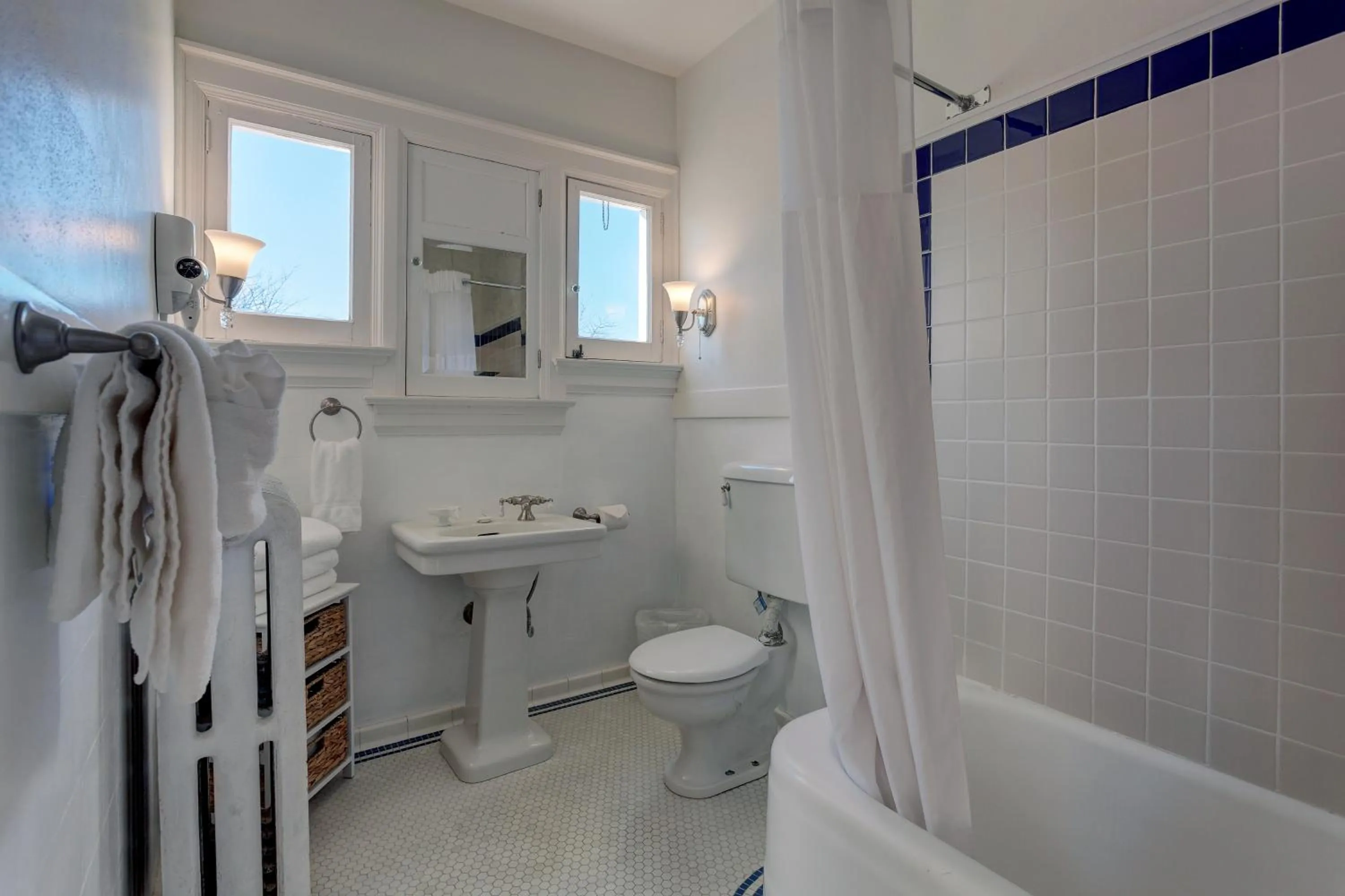 Bathroom in Nantucket Inn - Anacortes
