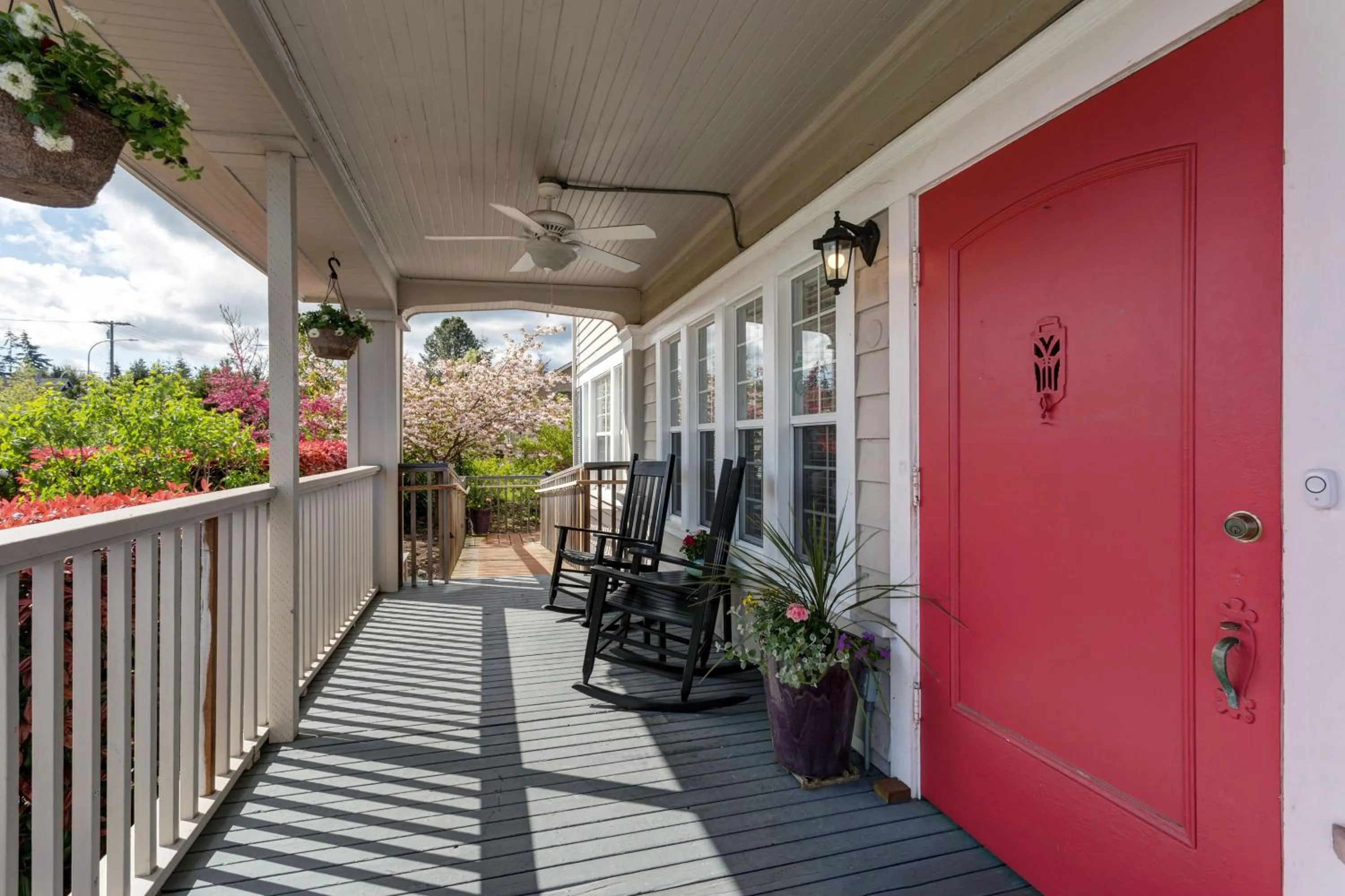 Facade/entrance in Nantucket Inn - Anacortes