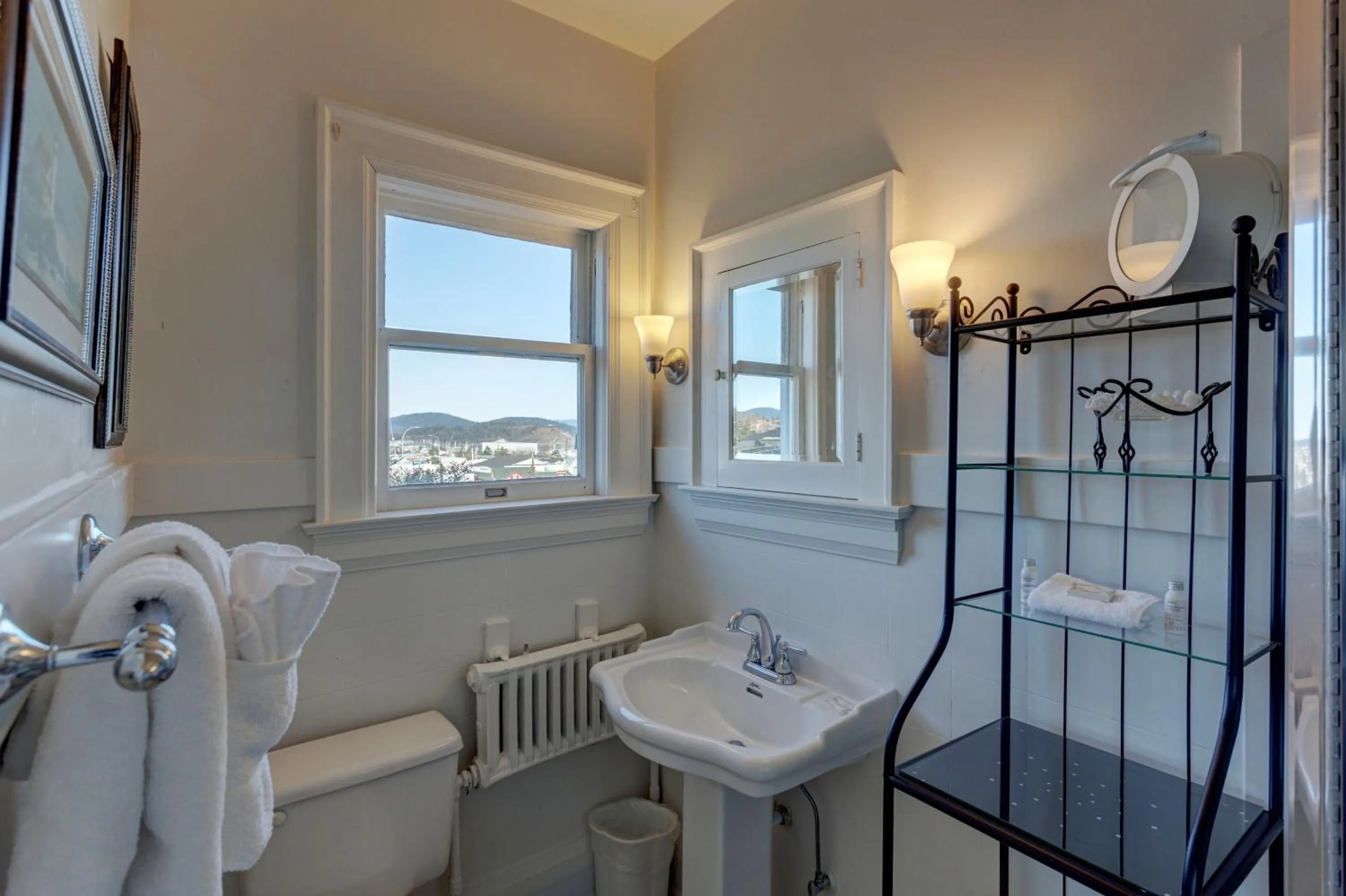 Bathroom in Nantucket Inn - Anacortes