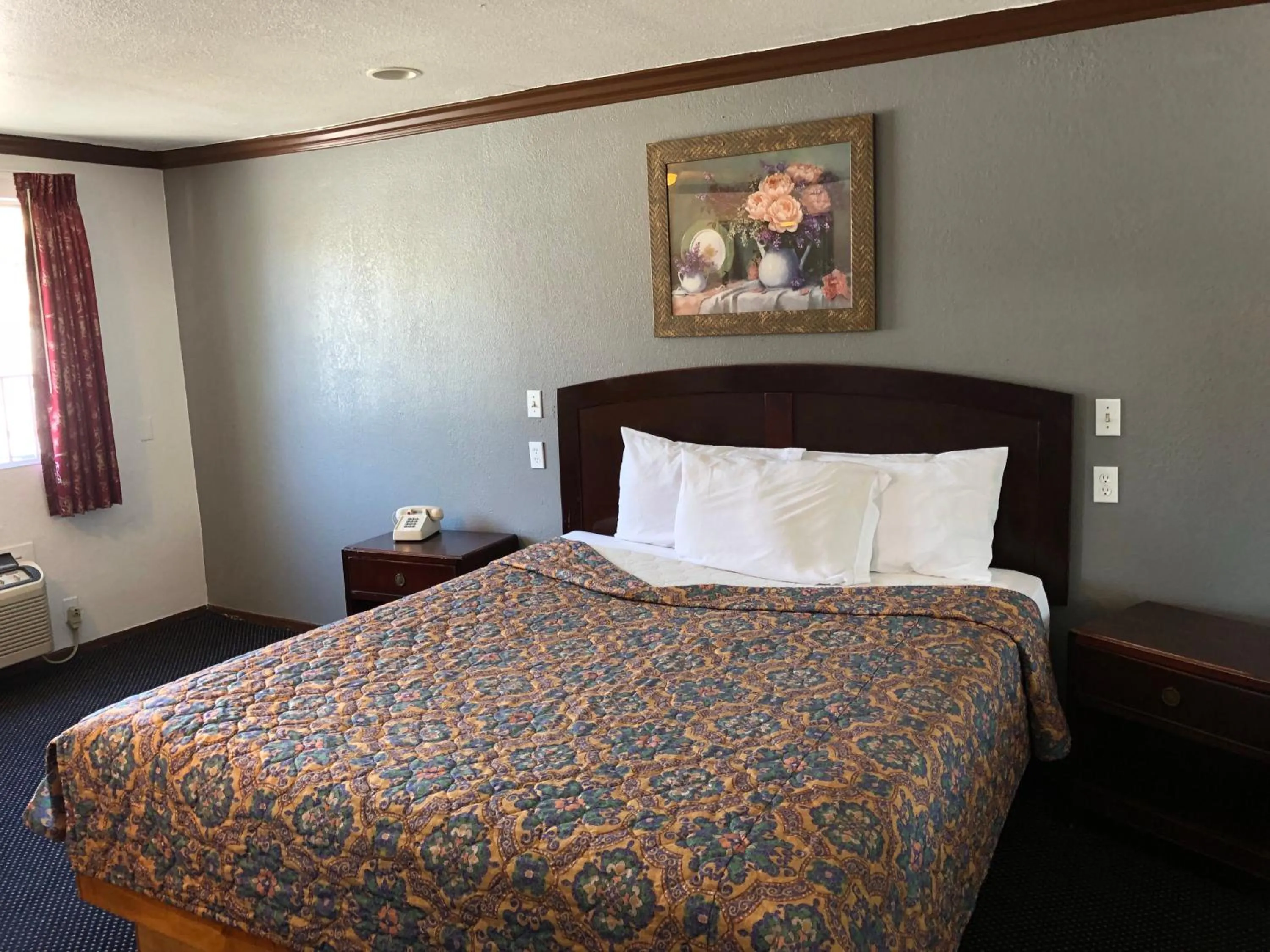 Bed in Starlight Inn, Valley Blvd - Downtown LA