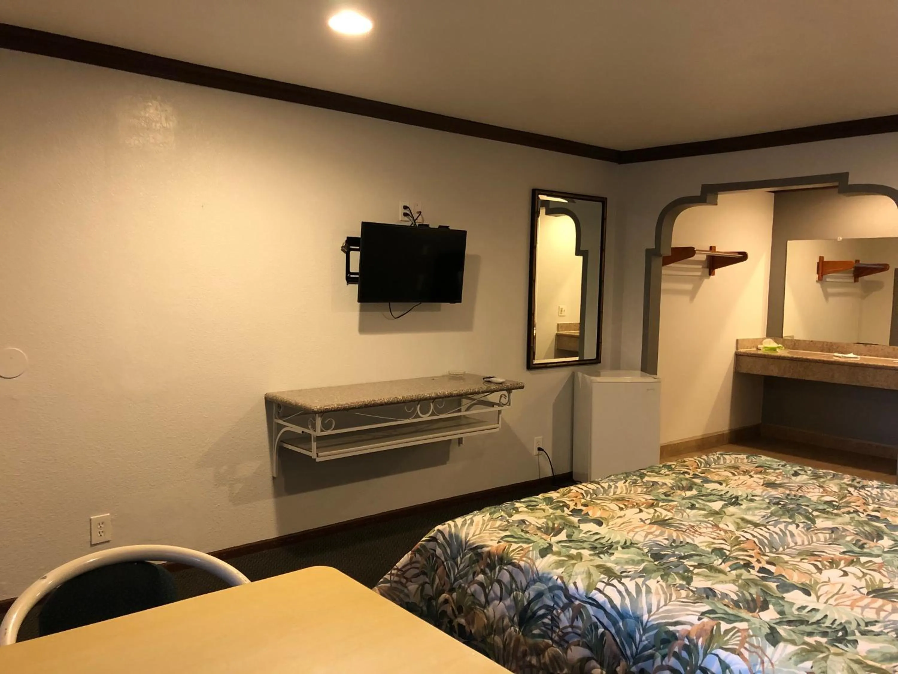 Bed in Starlight Inn, Valley Blvd - Downtown LA