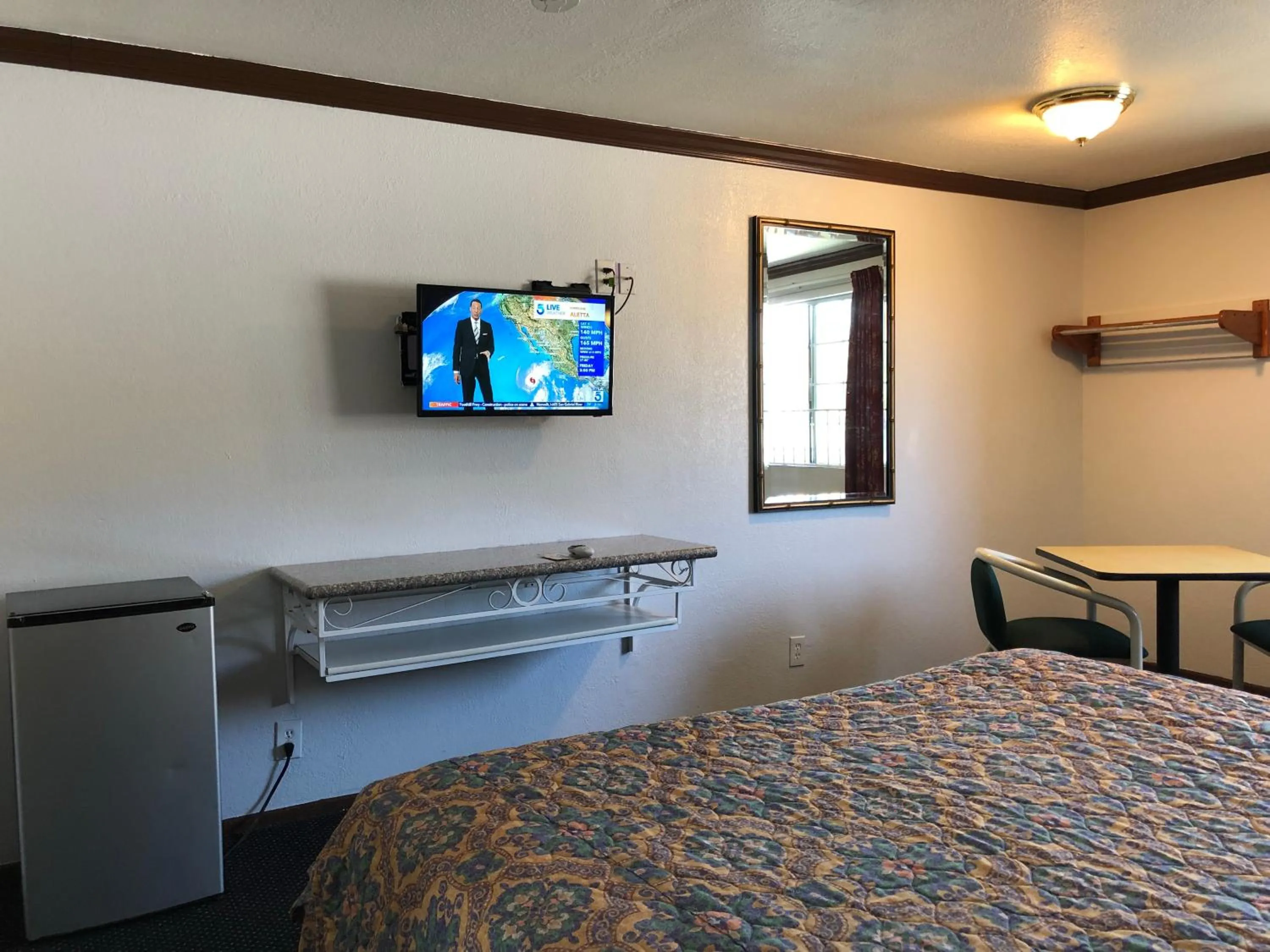 Bed in Starlight Inn, Valley Blvd - Downtown LA