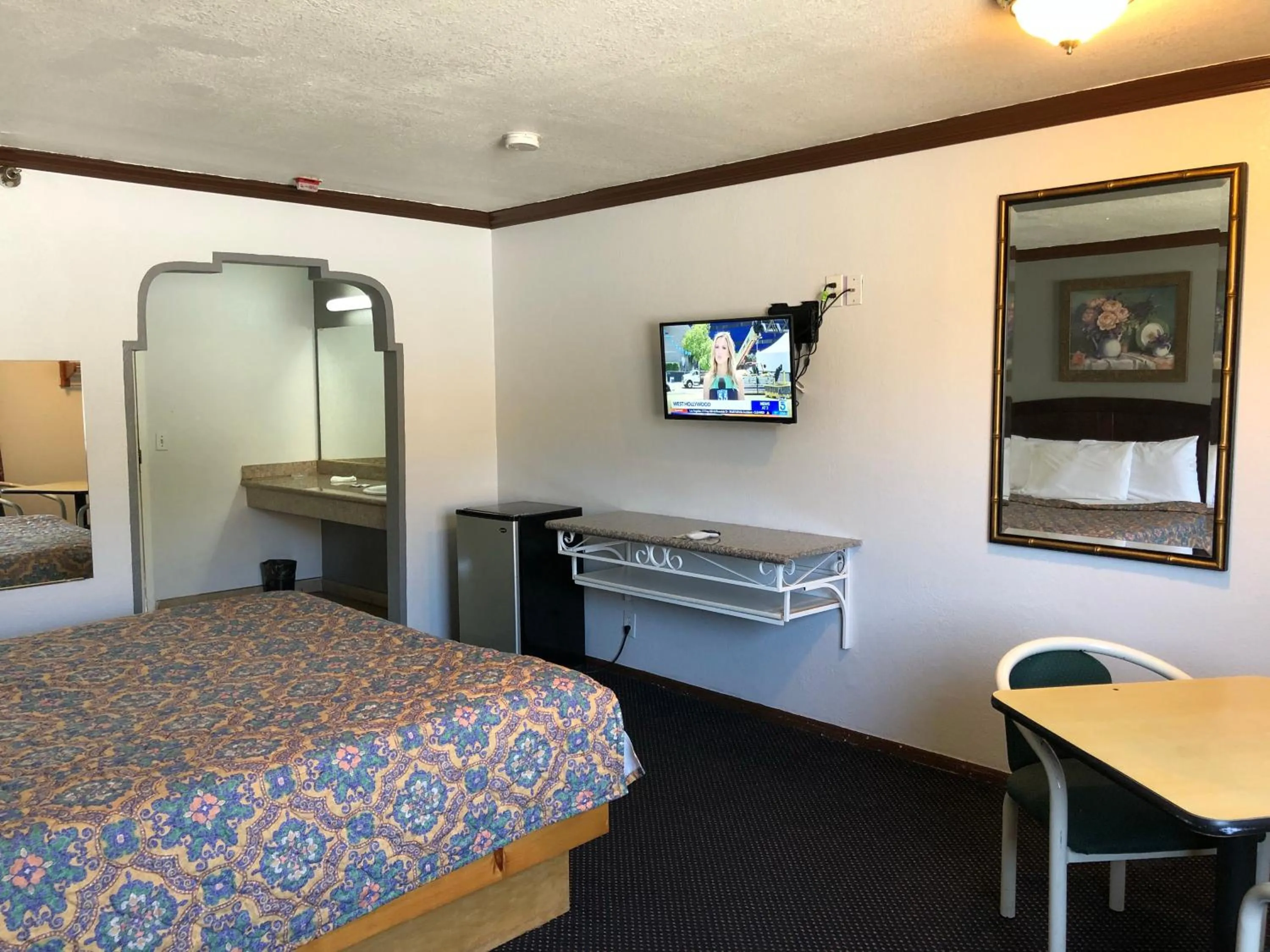 Bed in Starlight Inn, Valley Blvd - Downtown LA