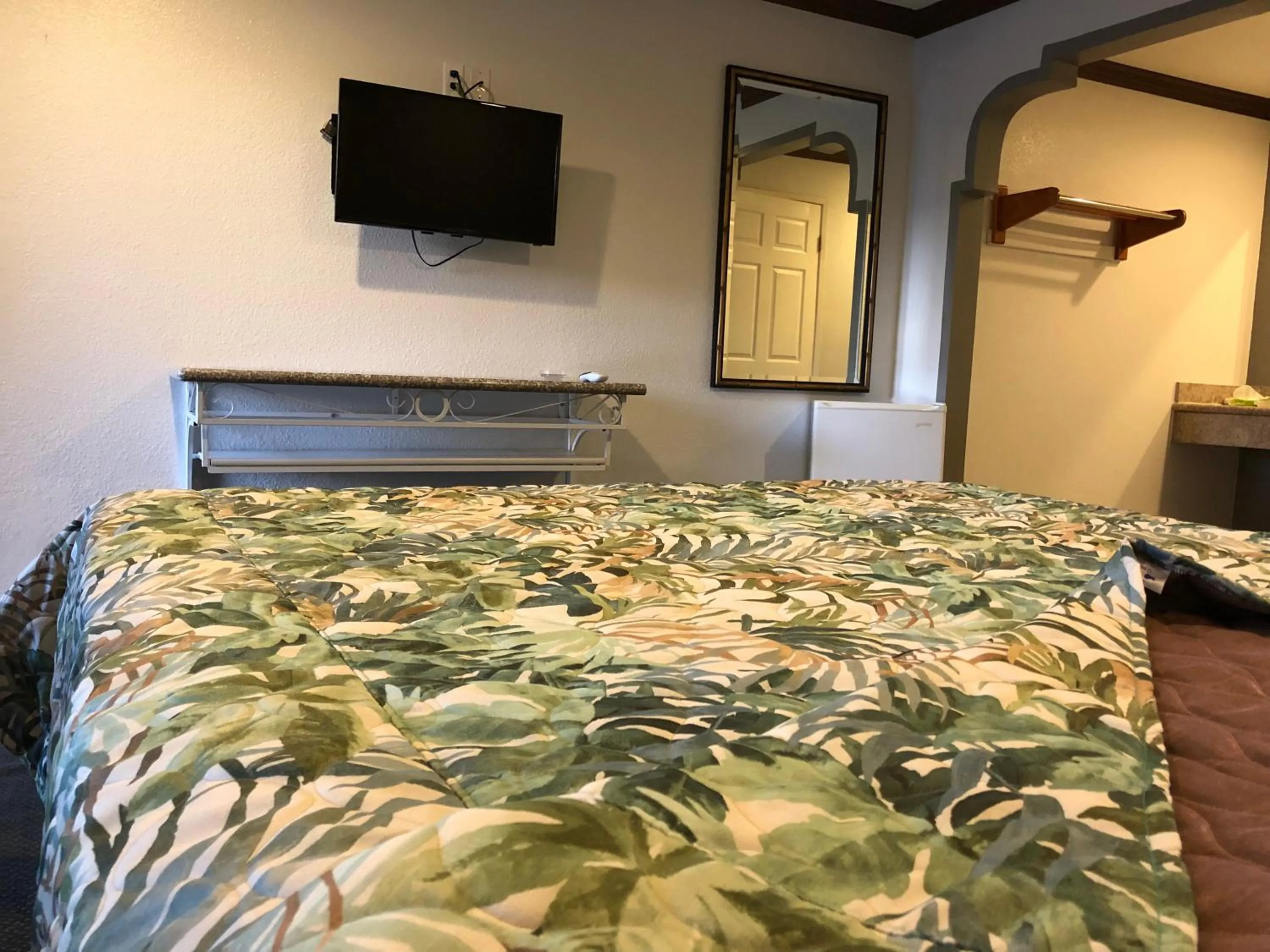 Bed in Starlight Inn, Valley Blvd - Downtown LA