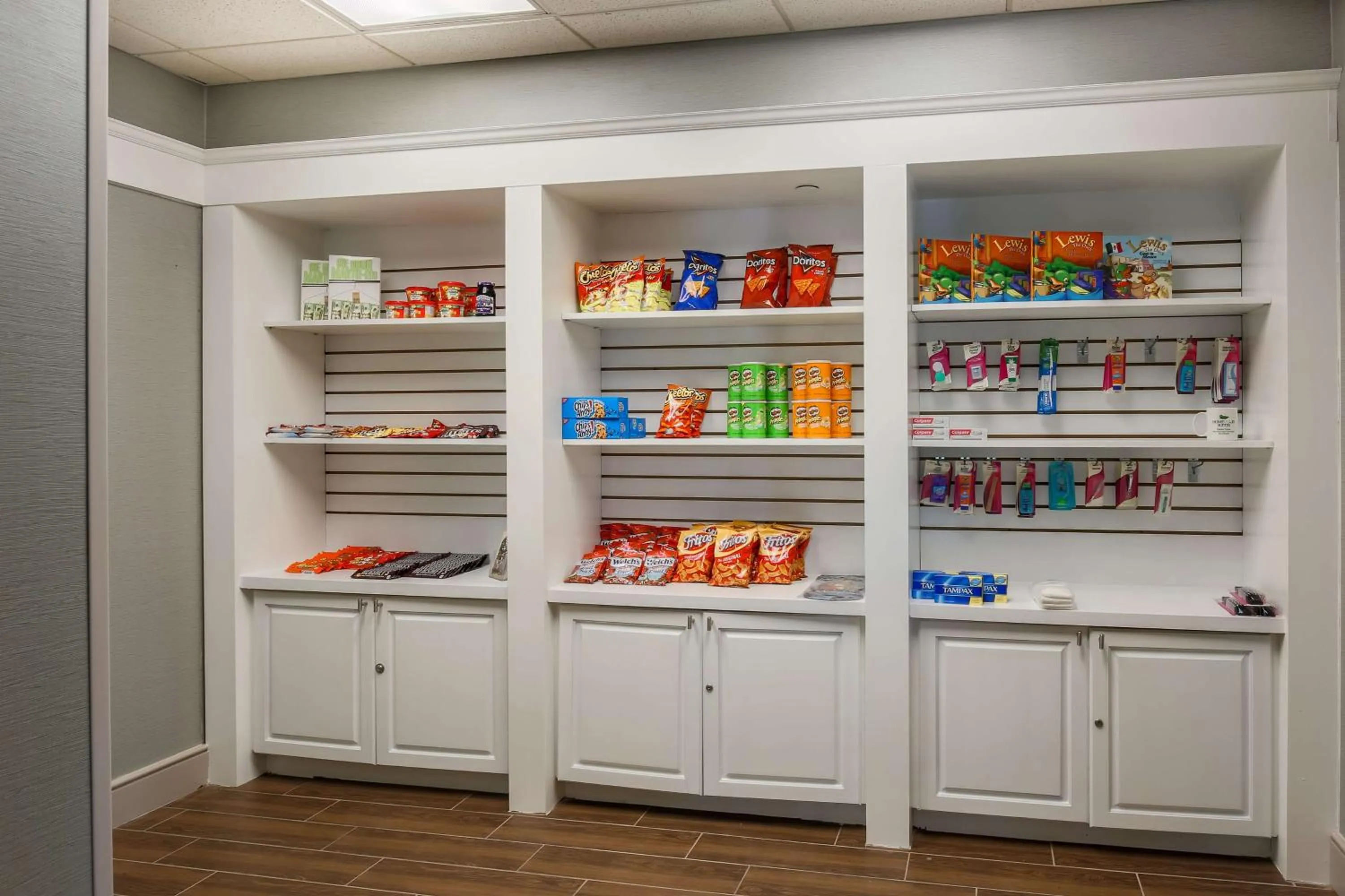 Restaurant/places to eat in Homewood Suites by Hilton Southwind - Hacks Cross