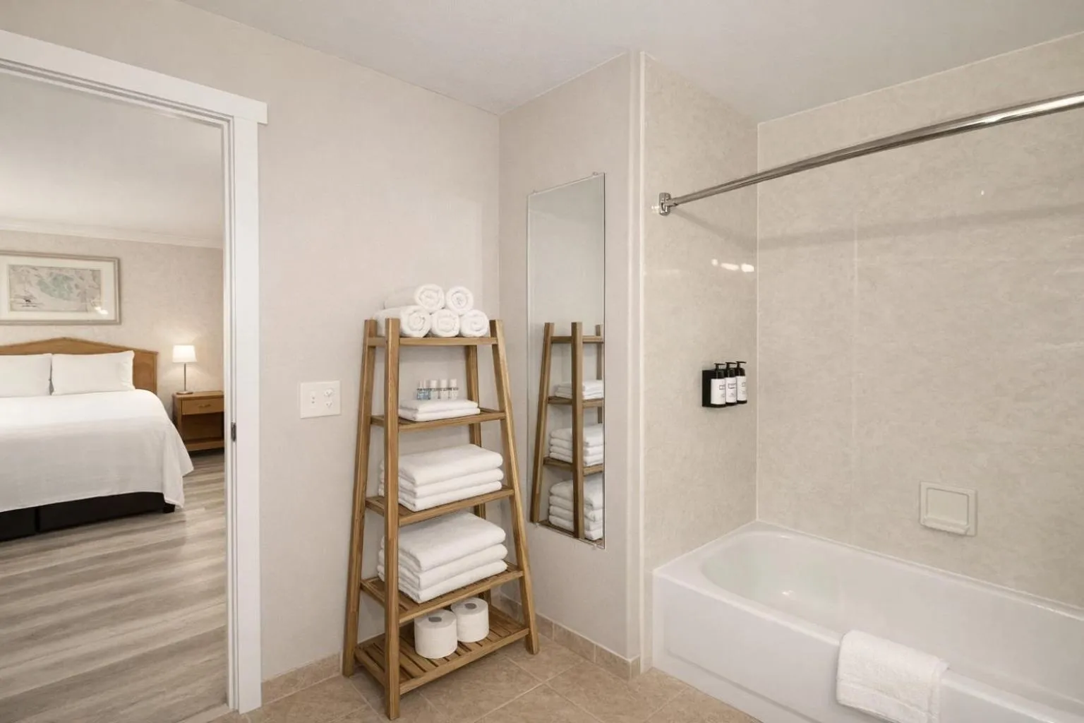 Bathroom, Bed in Friday Harbor Suites