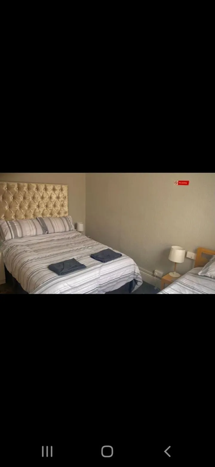 Bed in Caversham Lodge