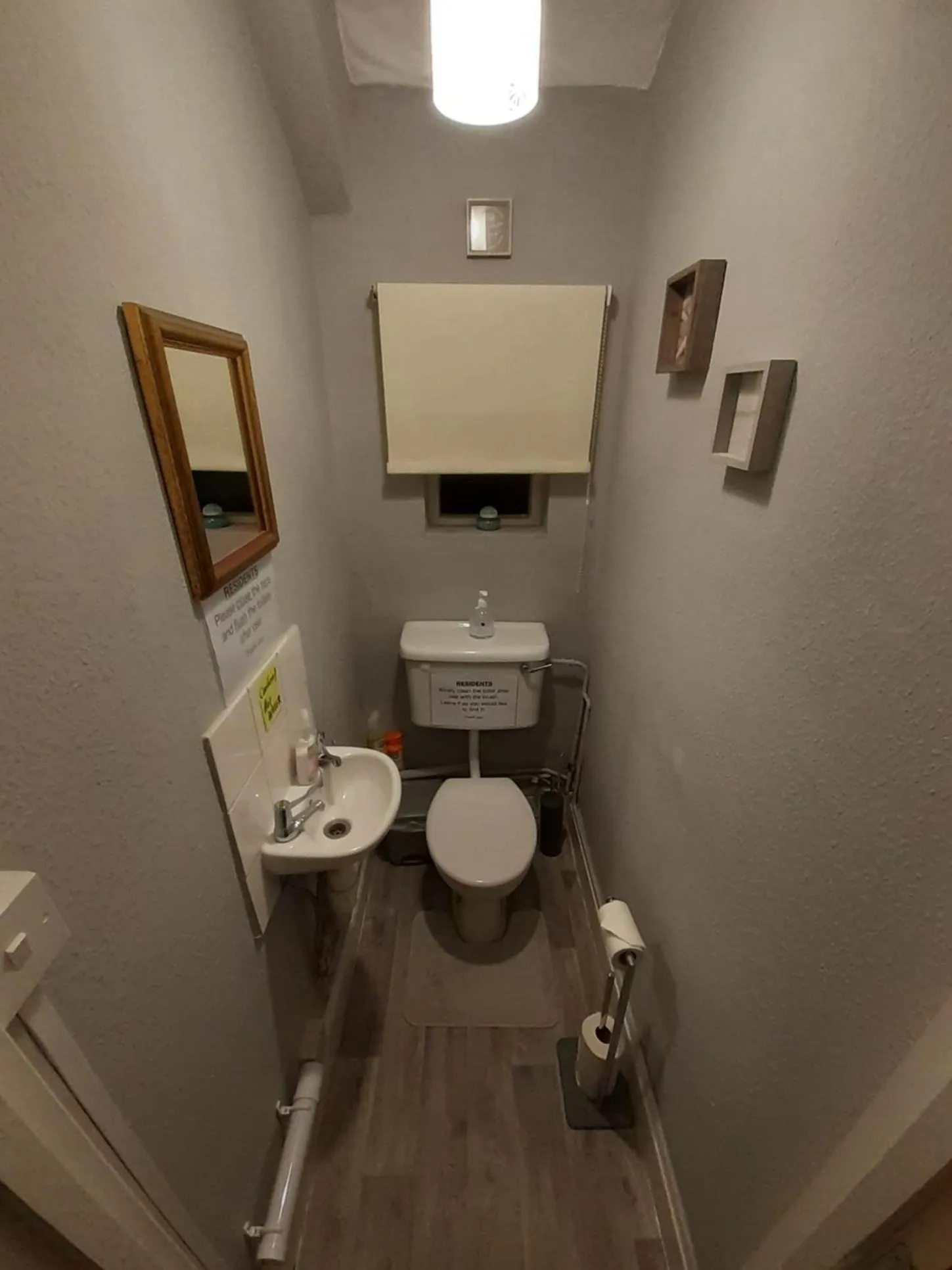 Toilet in Caversham Lodge