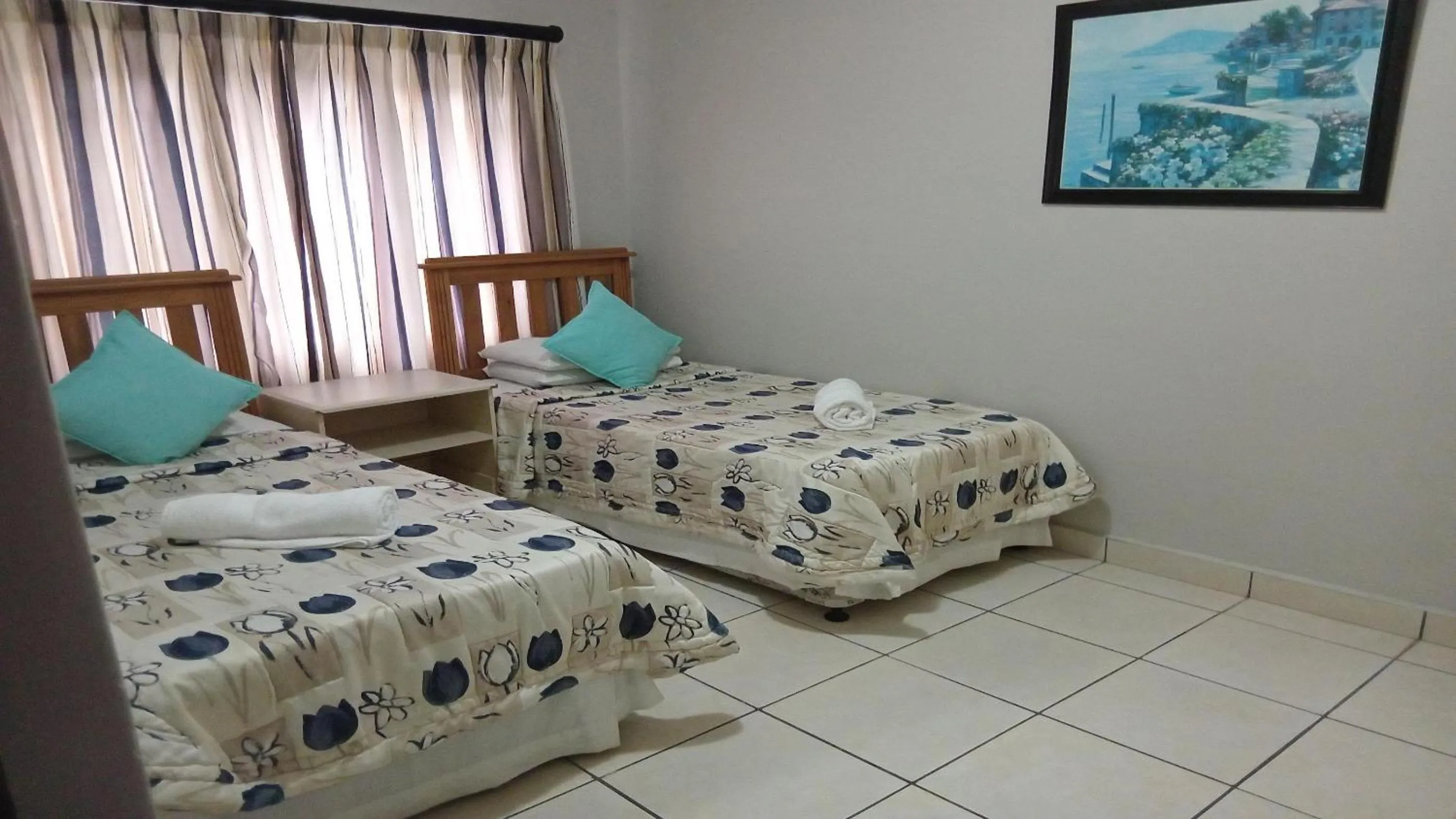 Photo of the whole room, Bed in Sunrise Beach Resort