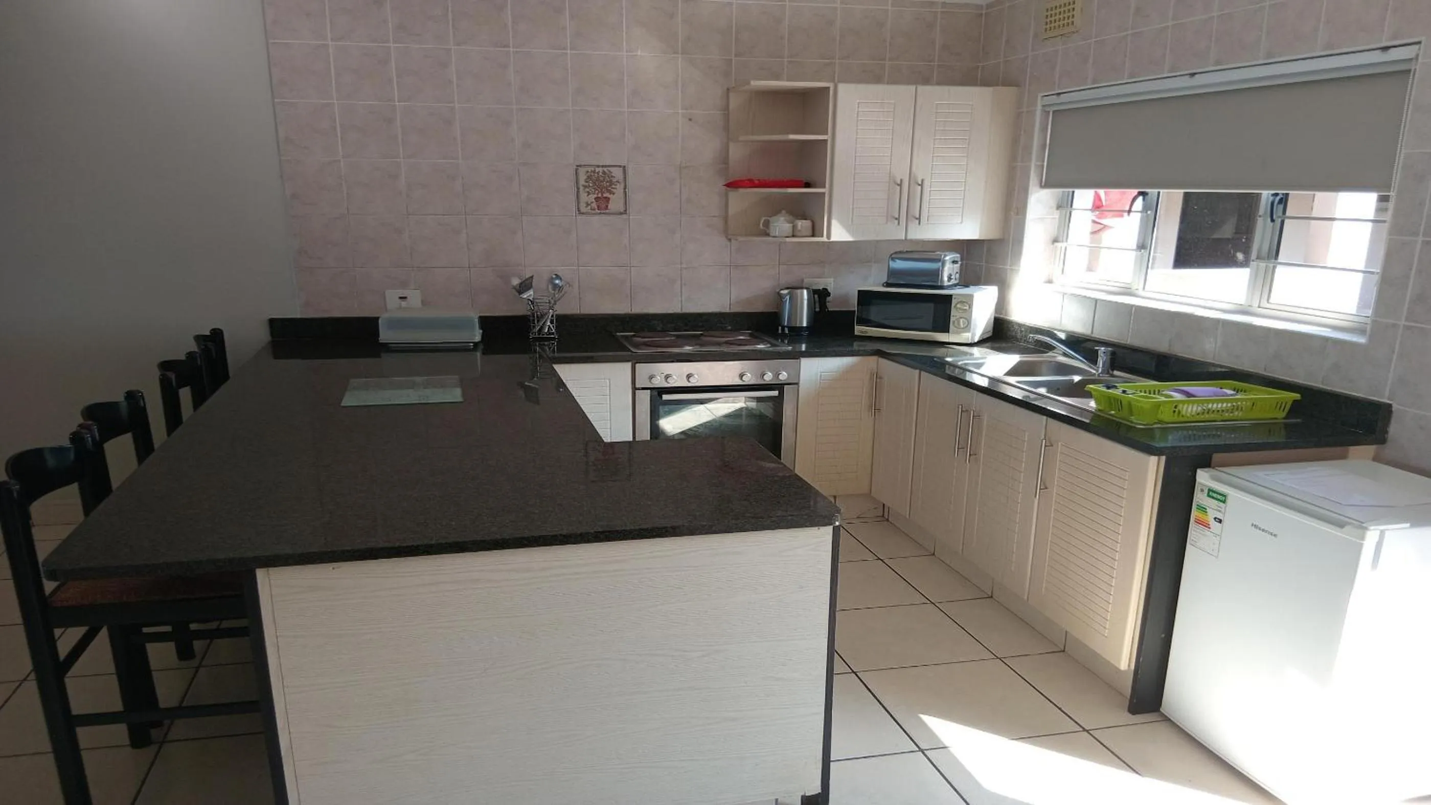 Dining area in Sunrise Beach Resort