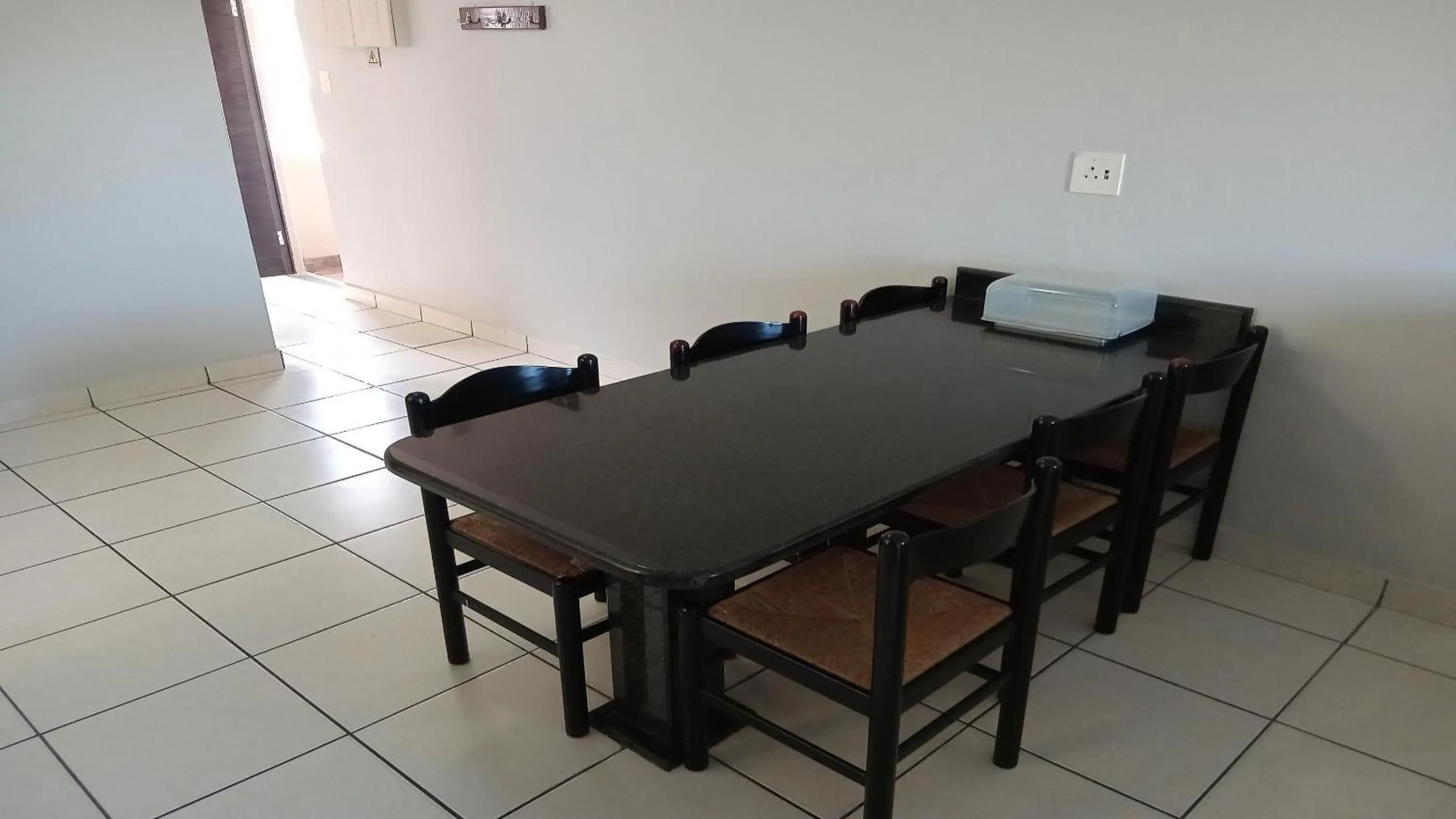 Dining area in Sunrise Beach Resort