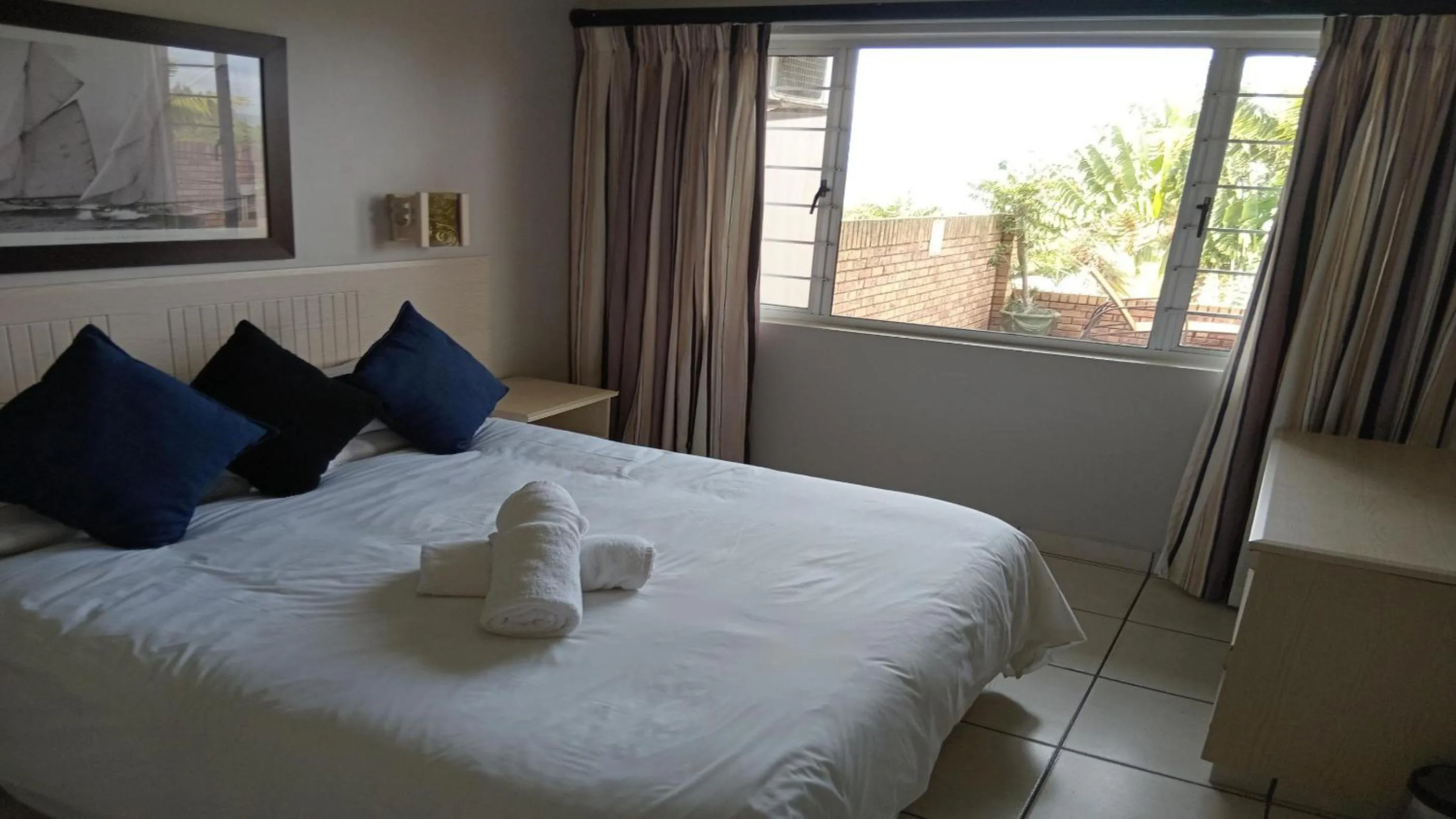 Bed in Sunrise Beach Resort