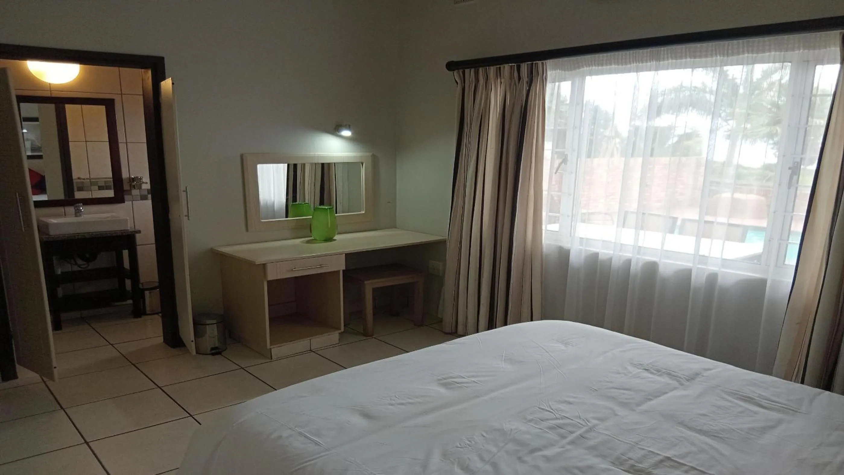 Photo of the whole room, Bed in Sunrise Beach Resort