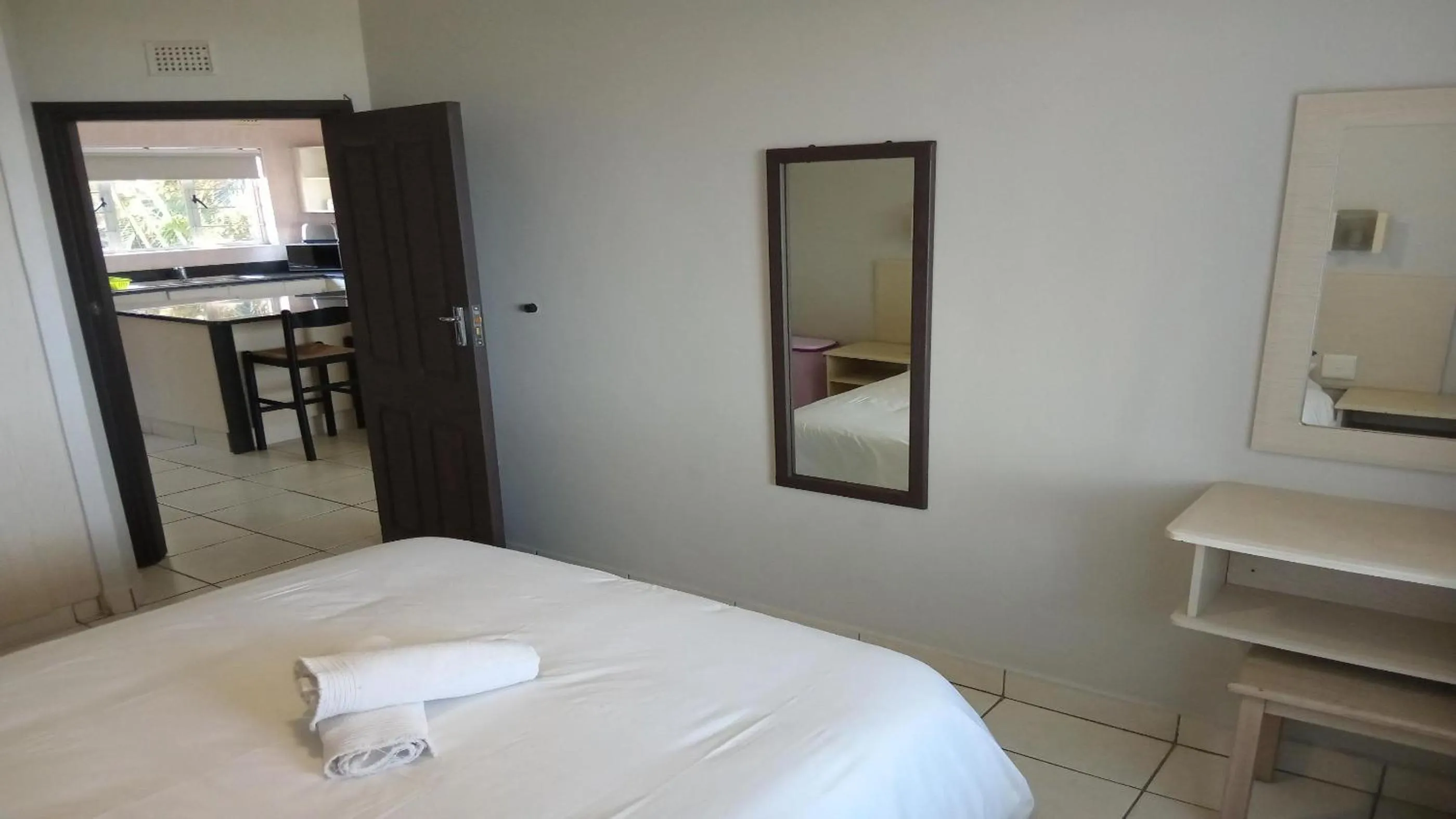 Photo of the whole room, Bed in Sunrise Beach Resort