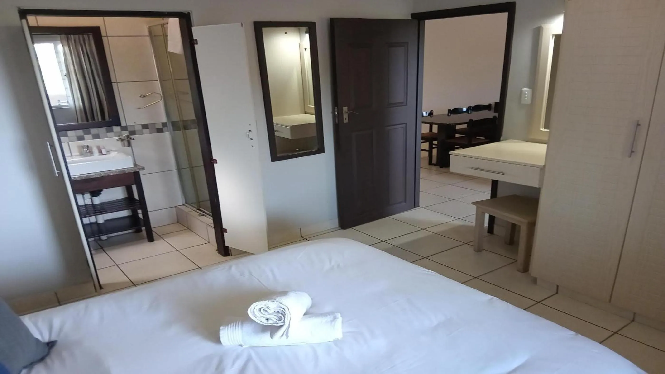 Photo of the whole room, Bed in Sunrise Beach Resort