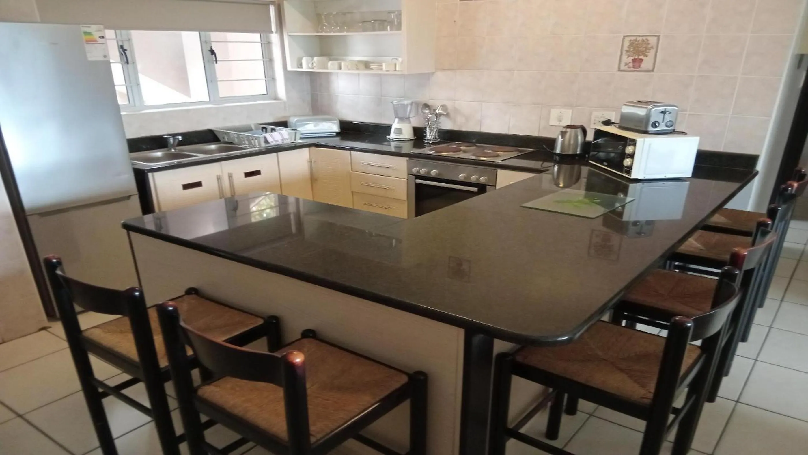 Dining area in Sunrise Beach Resort