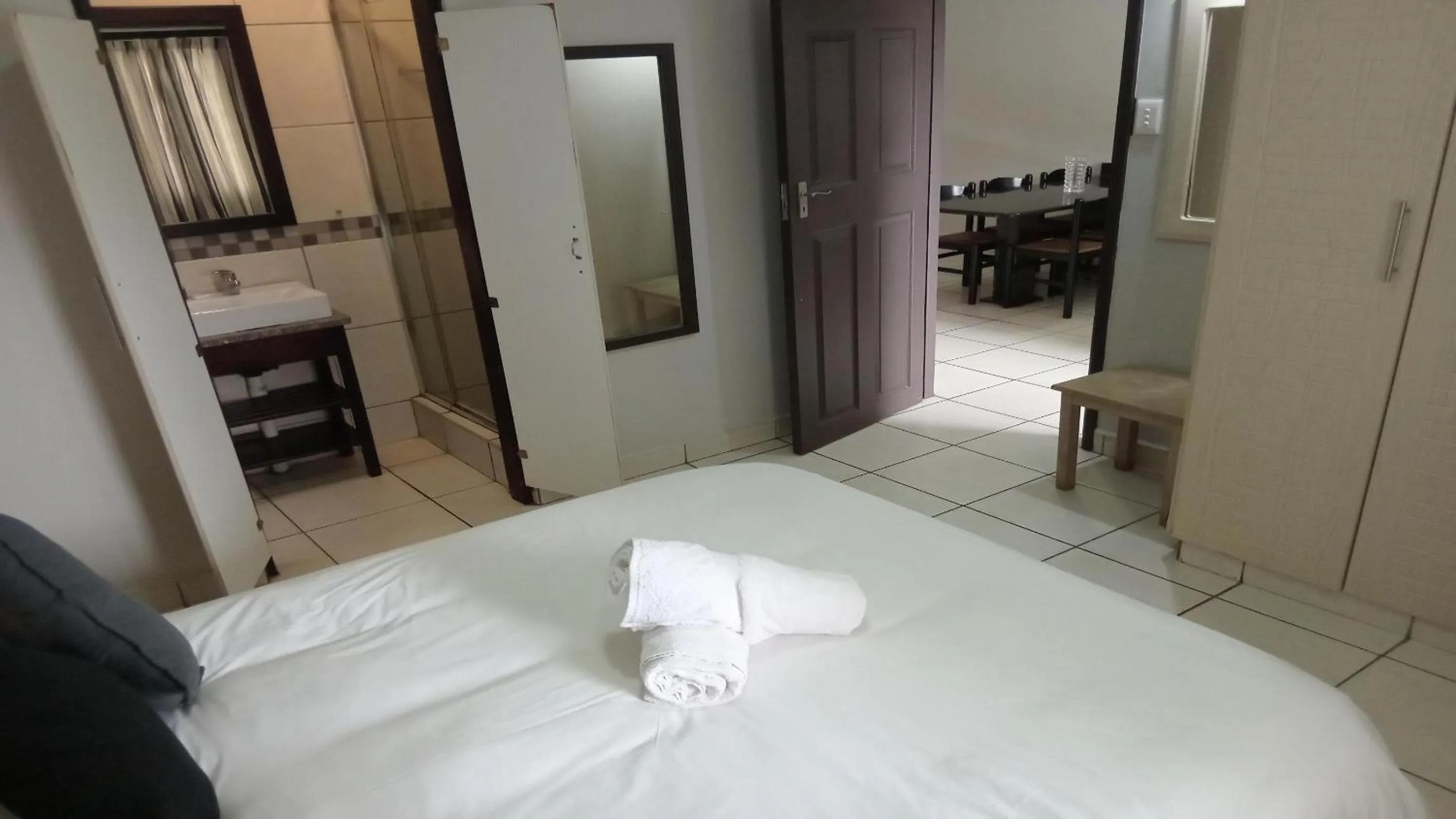 Photo of the whole room, Bed in Sunrise Beach Resort