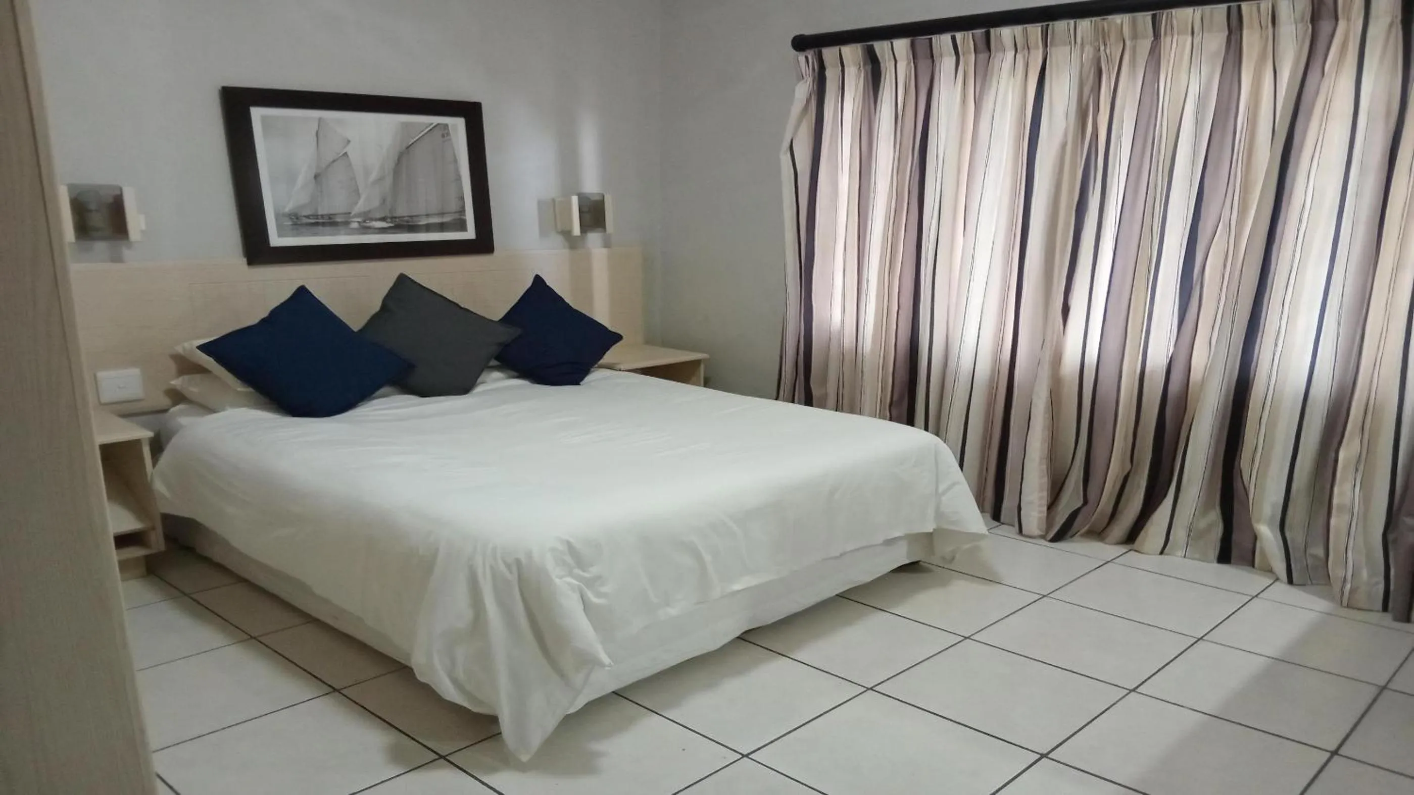 Bed in Sunrise Beach Resort