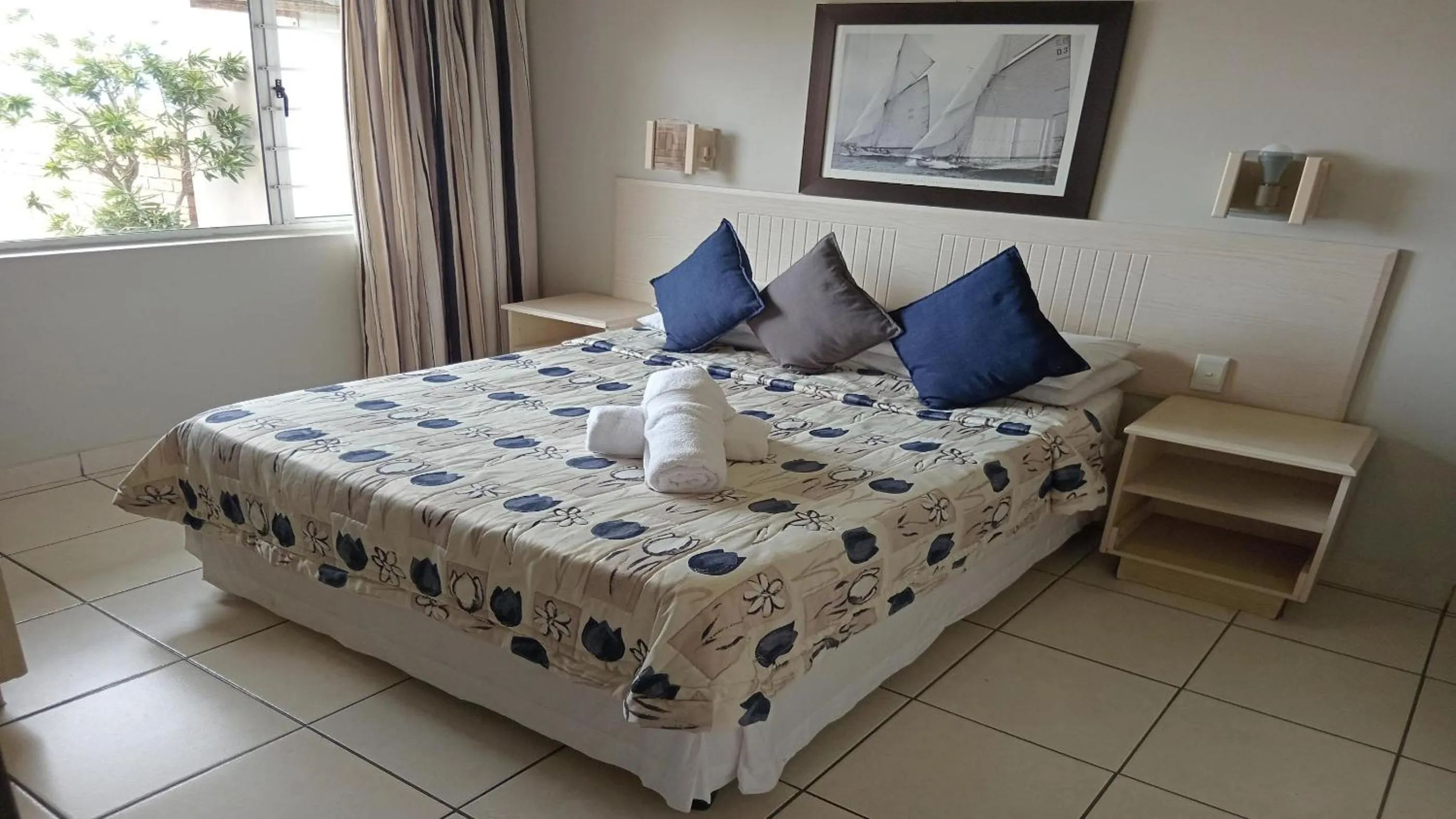 Bed in Sunrise Beach Resort