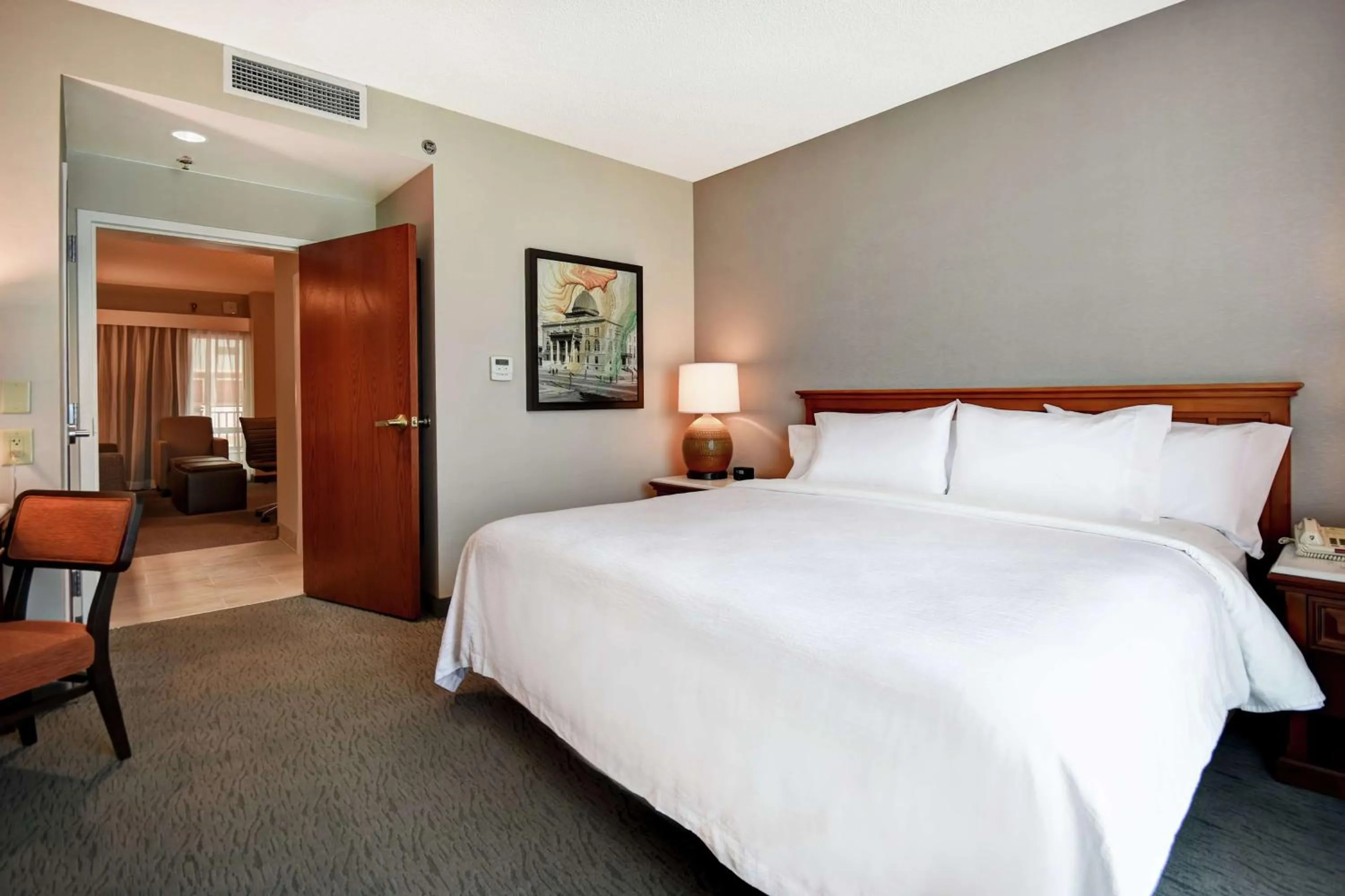 Bed in Embassy Suites Little Rock