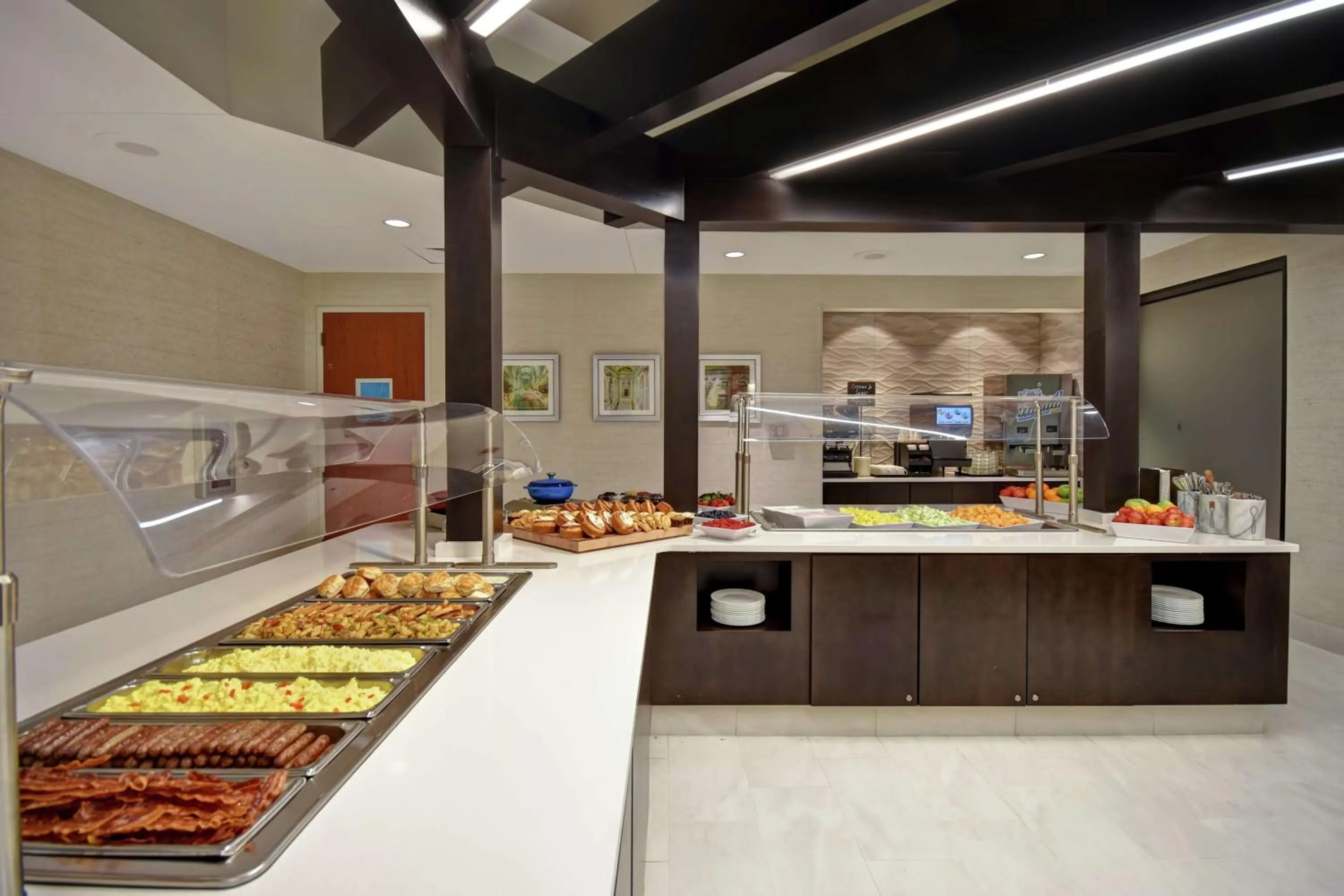 Breakfast in Embassy Suites Little Rock