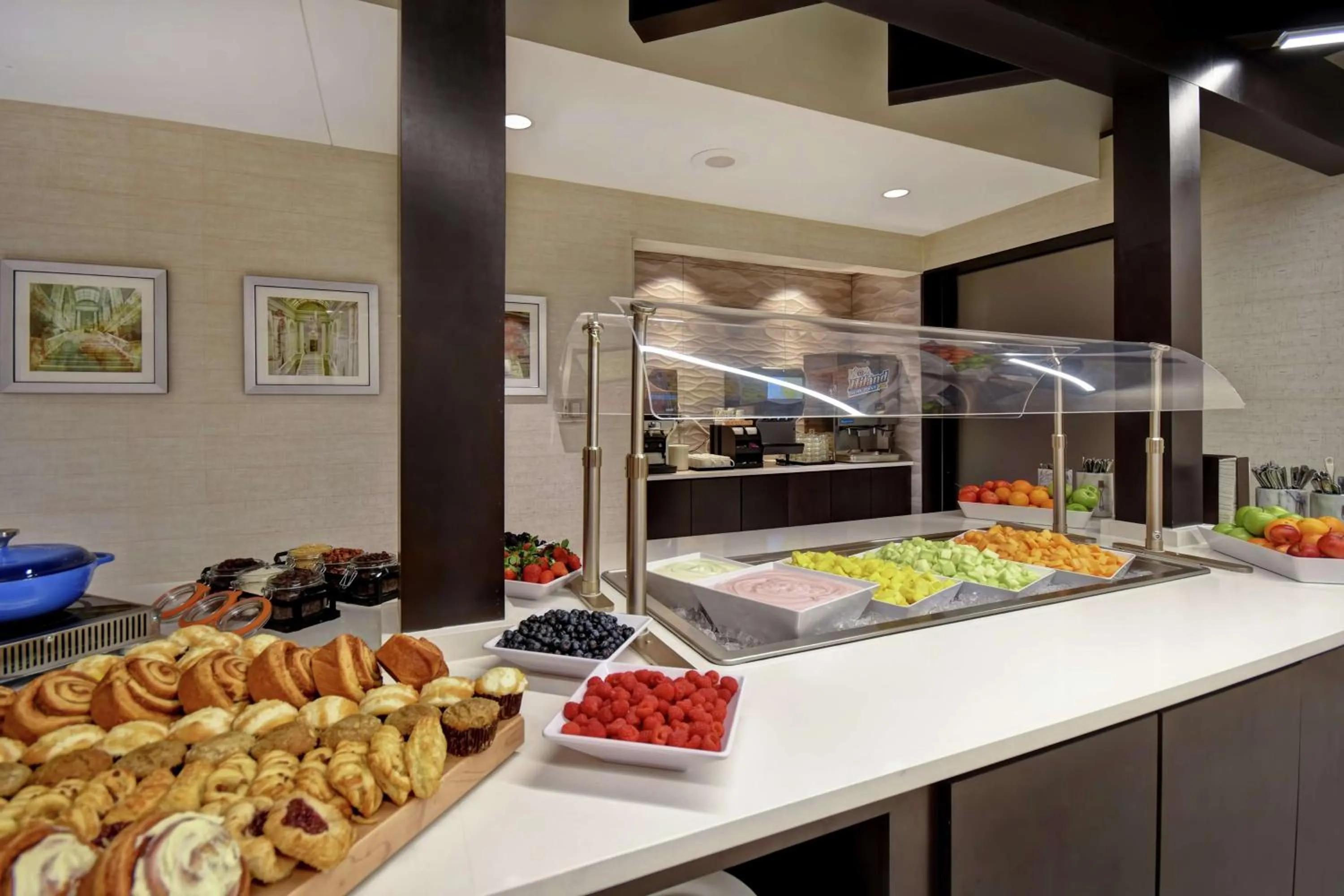 Breakfast in Embassy Suites Little Rock