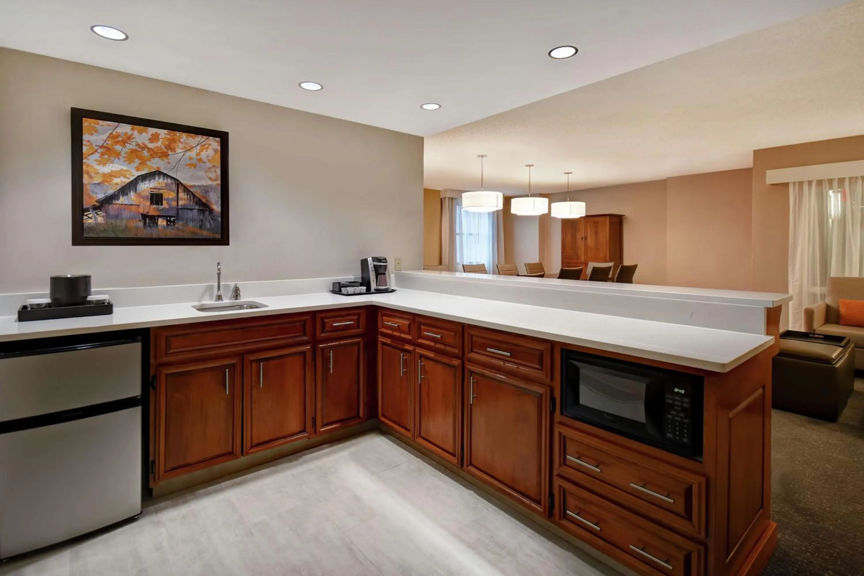 Kitchen or kitchenette in Embassy Suites Little Rock