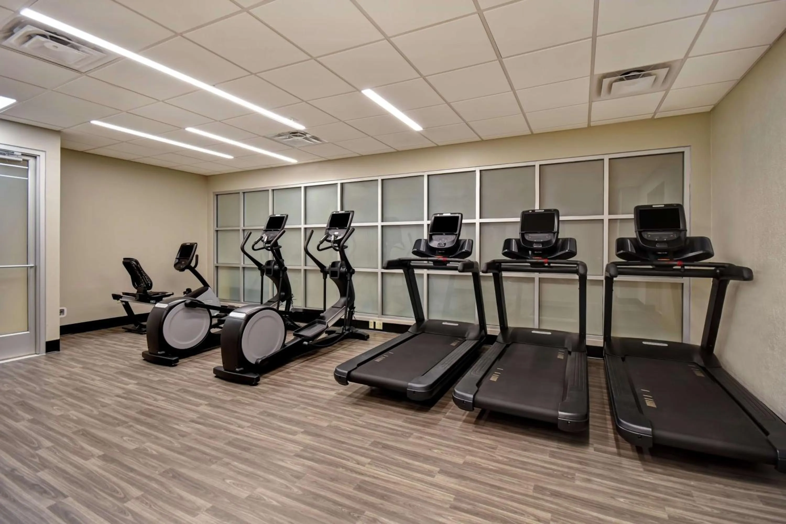 Fitness centre/facilities in Embassy Suites Little Rock