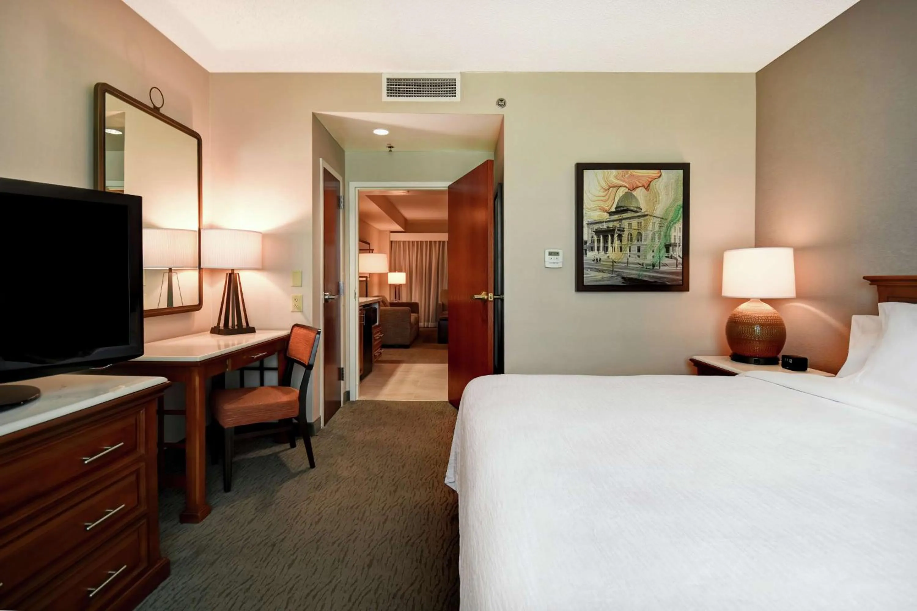 Bedroom, Bed in Embassy Suites Little Rock