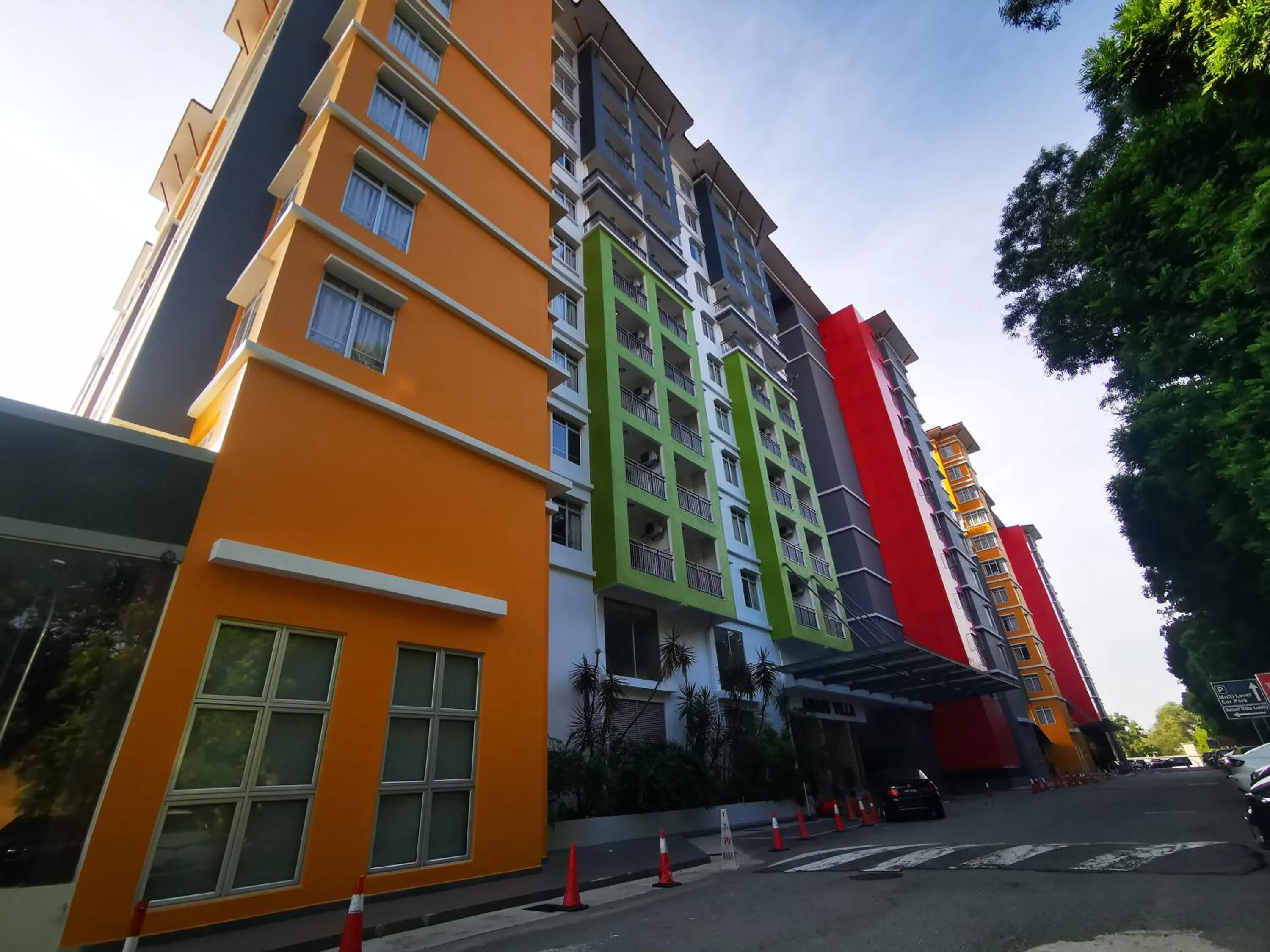 Property building in Bayou Lagoon Park Resort