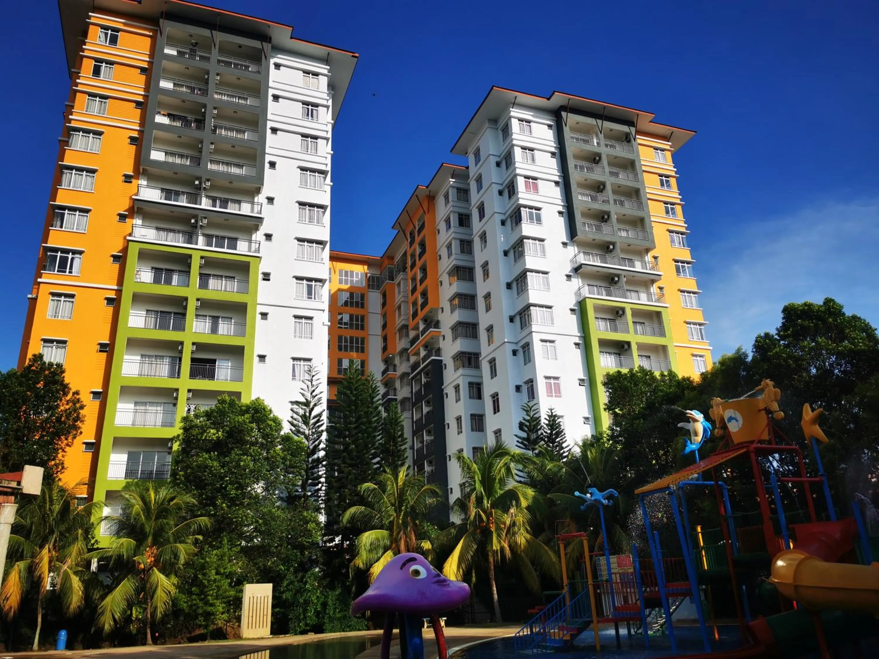 Property building in Bayou Lagoon Park Resort